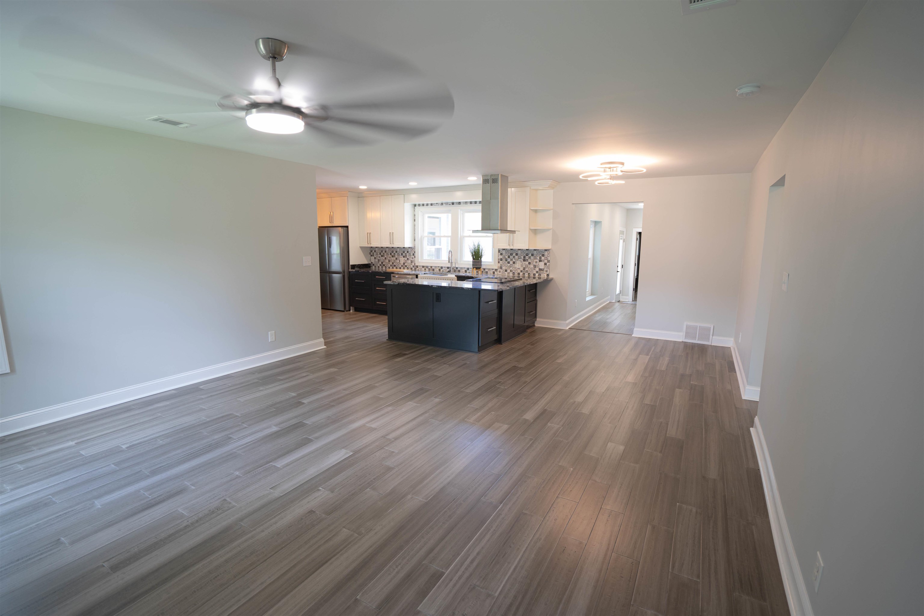 386 Holmes Cir Property Photo 10