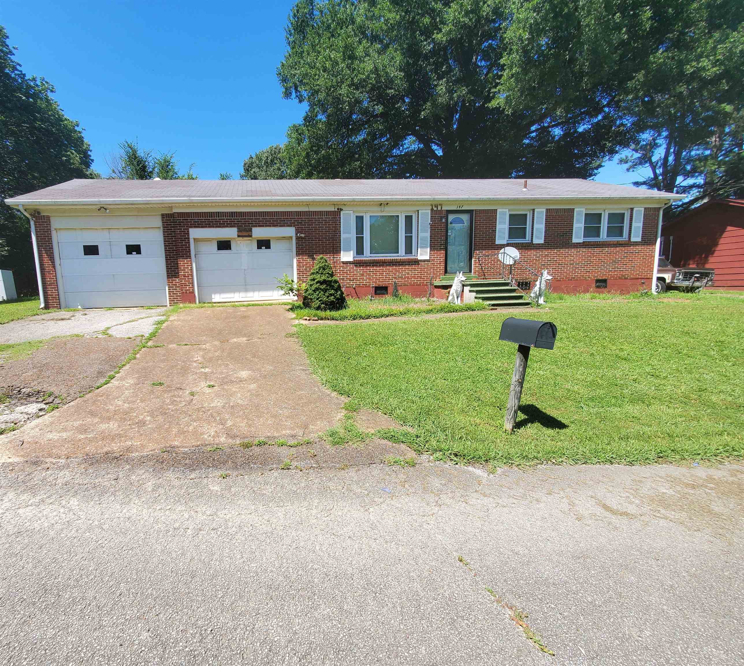 147 Rogers St Property Photo 1