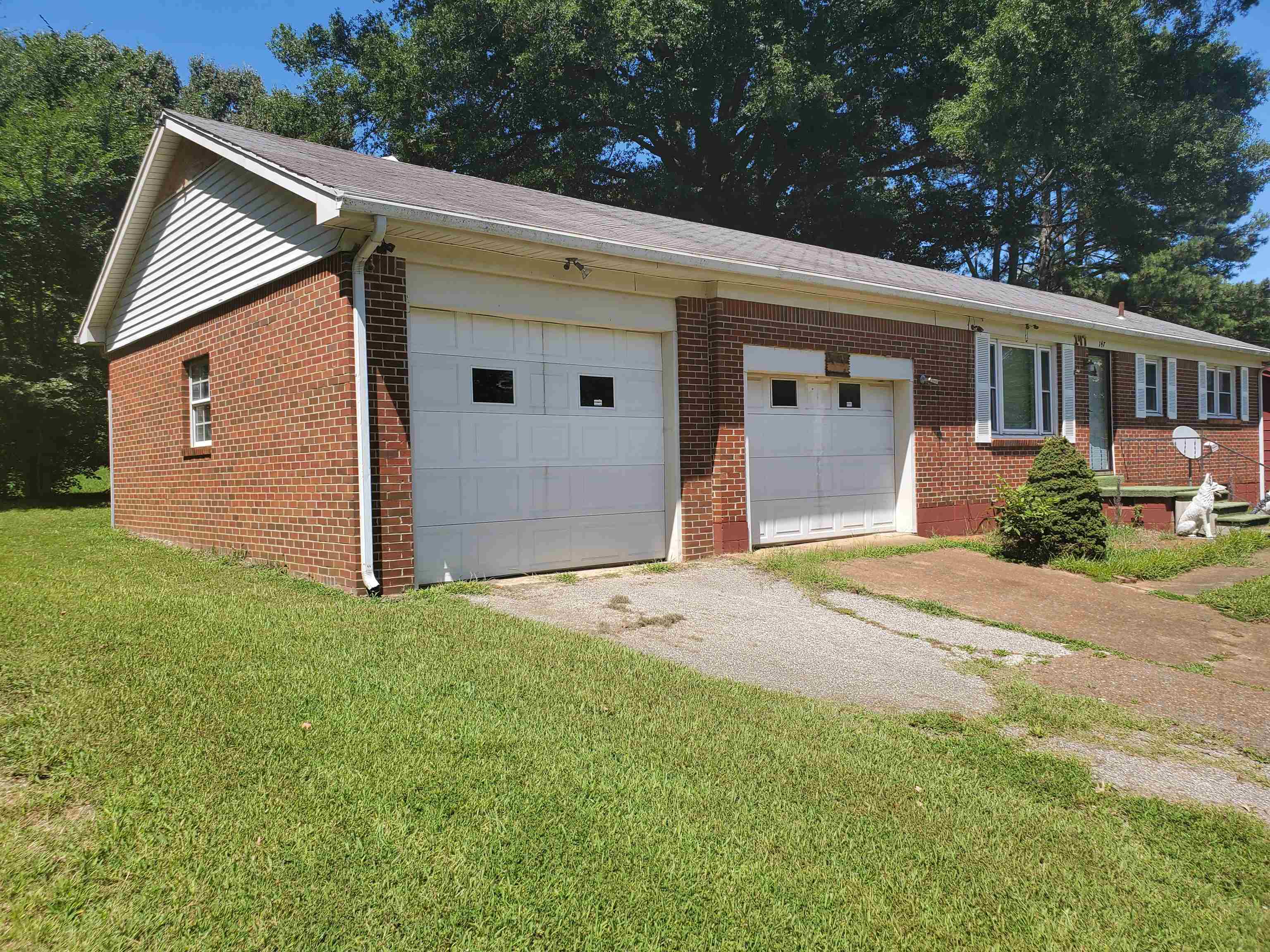 147 Rogers St Property Photo 2