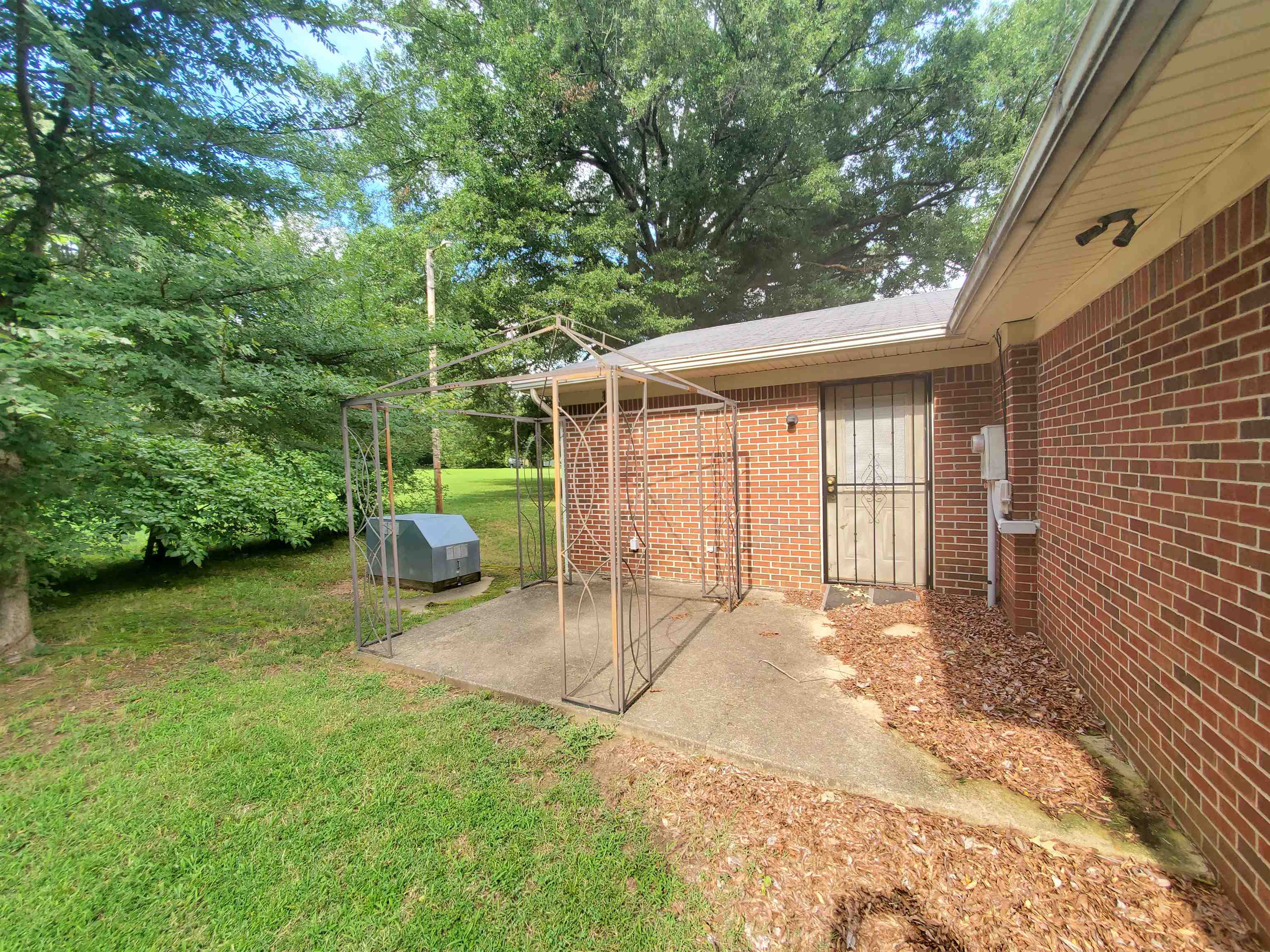 147 Rogers St Property Photo 3