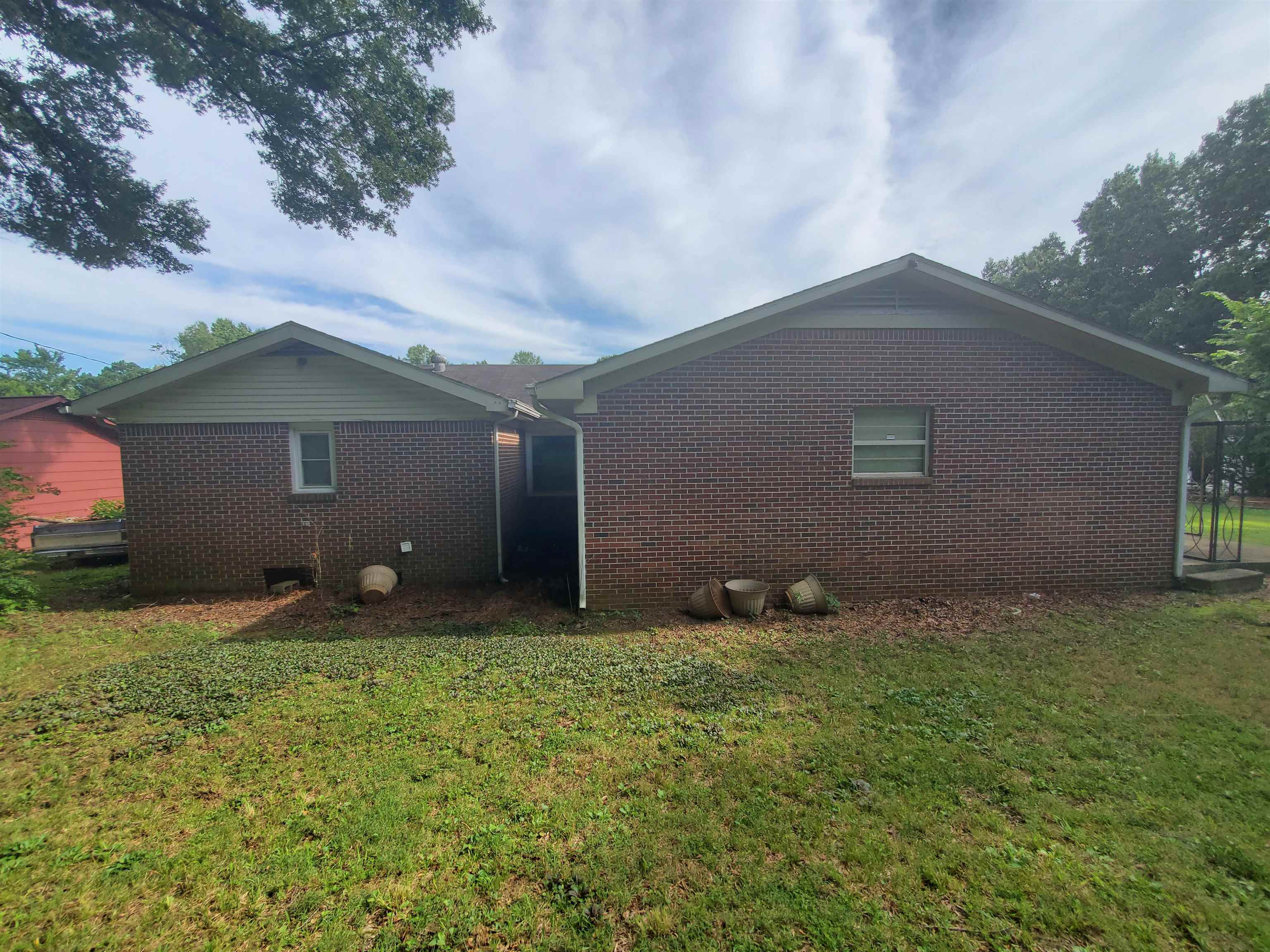 147 Rogers St Property Photo 4
