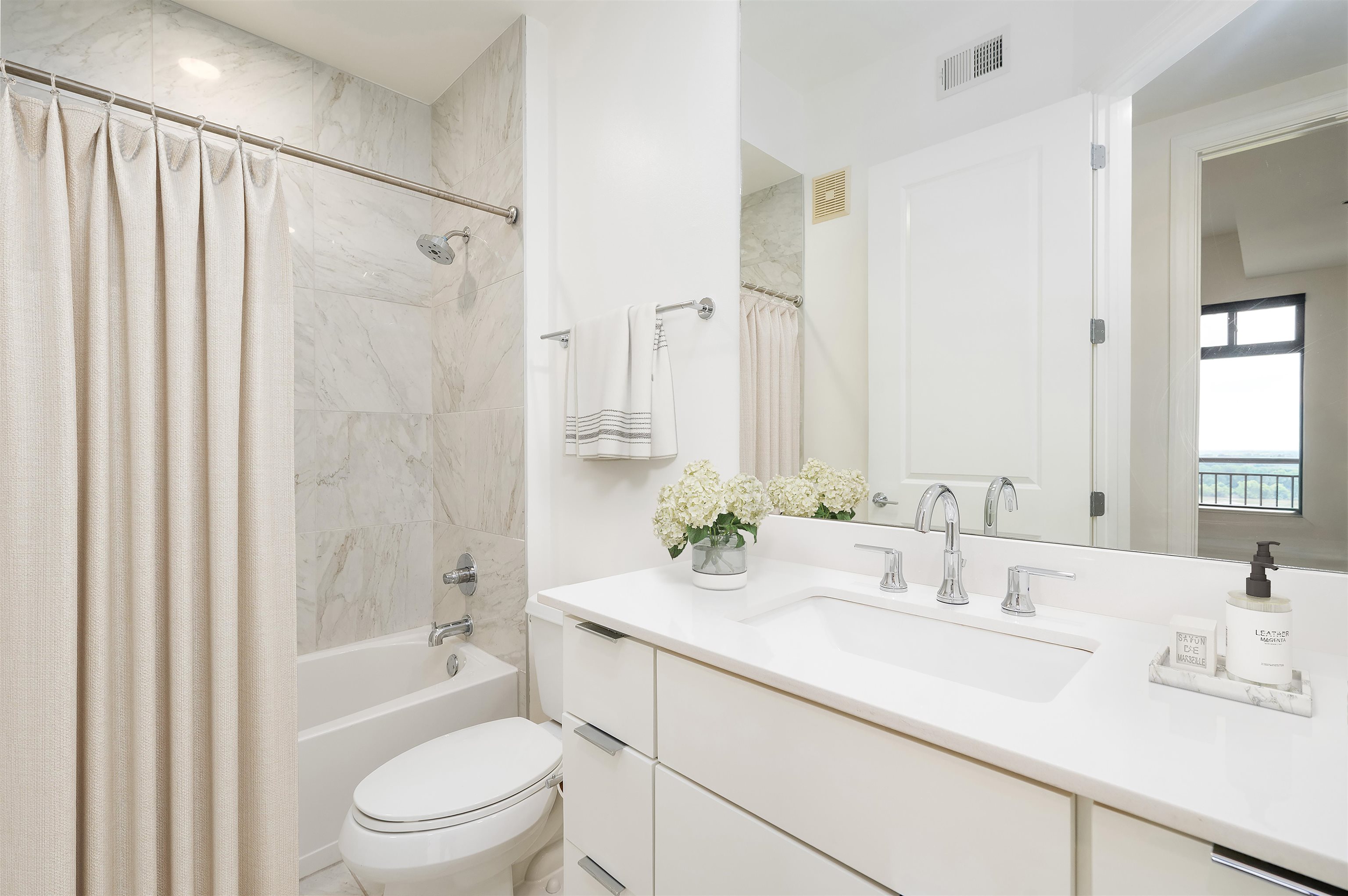 717 S Riverside Dr 1108 Property Photo 8