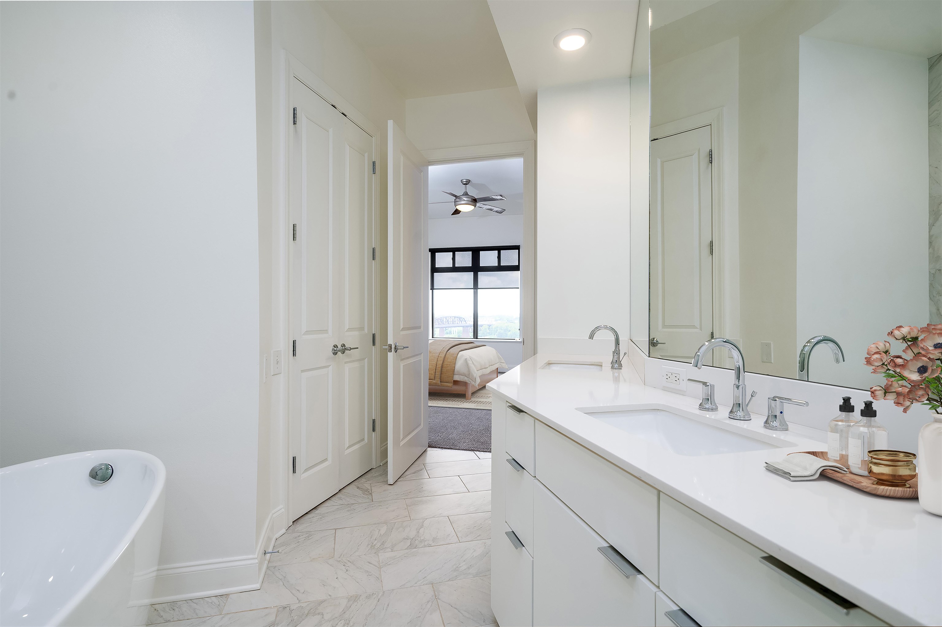 717 S Riverside Dr 1108 Property Photo 18