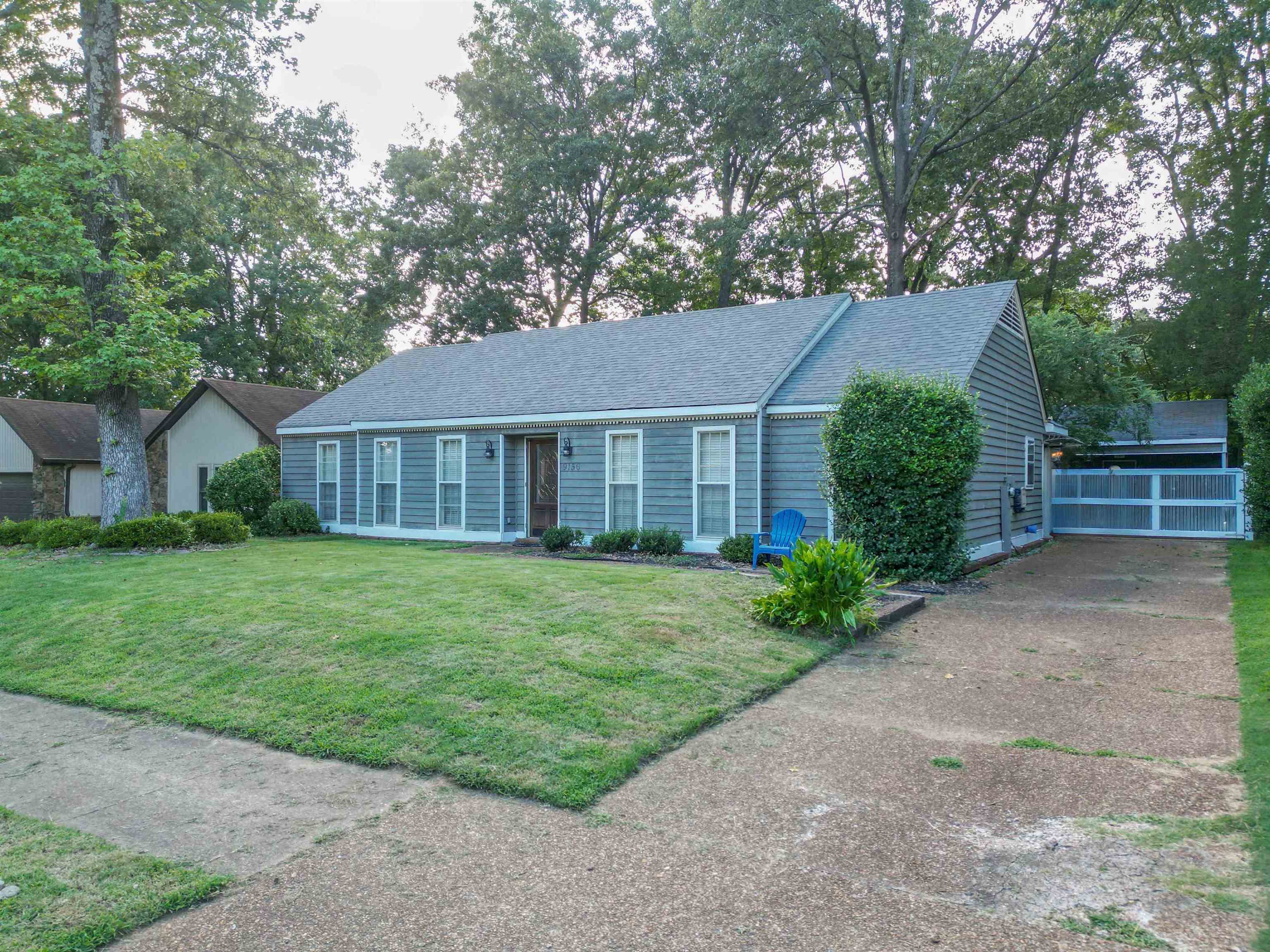 9156 Gainsborough Dr Property Photo 3