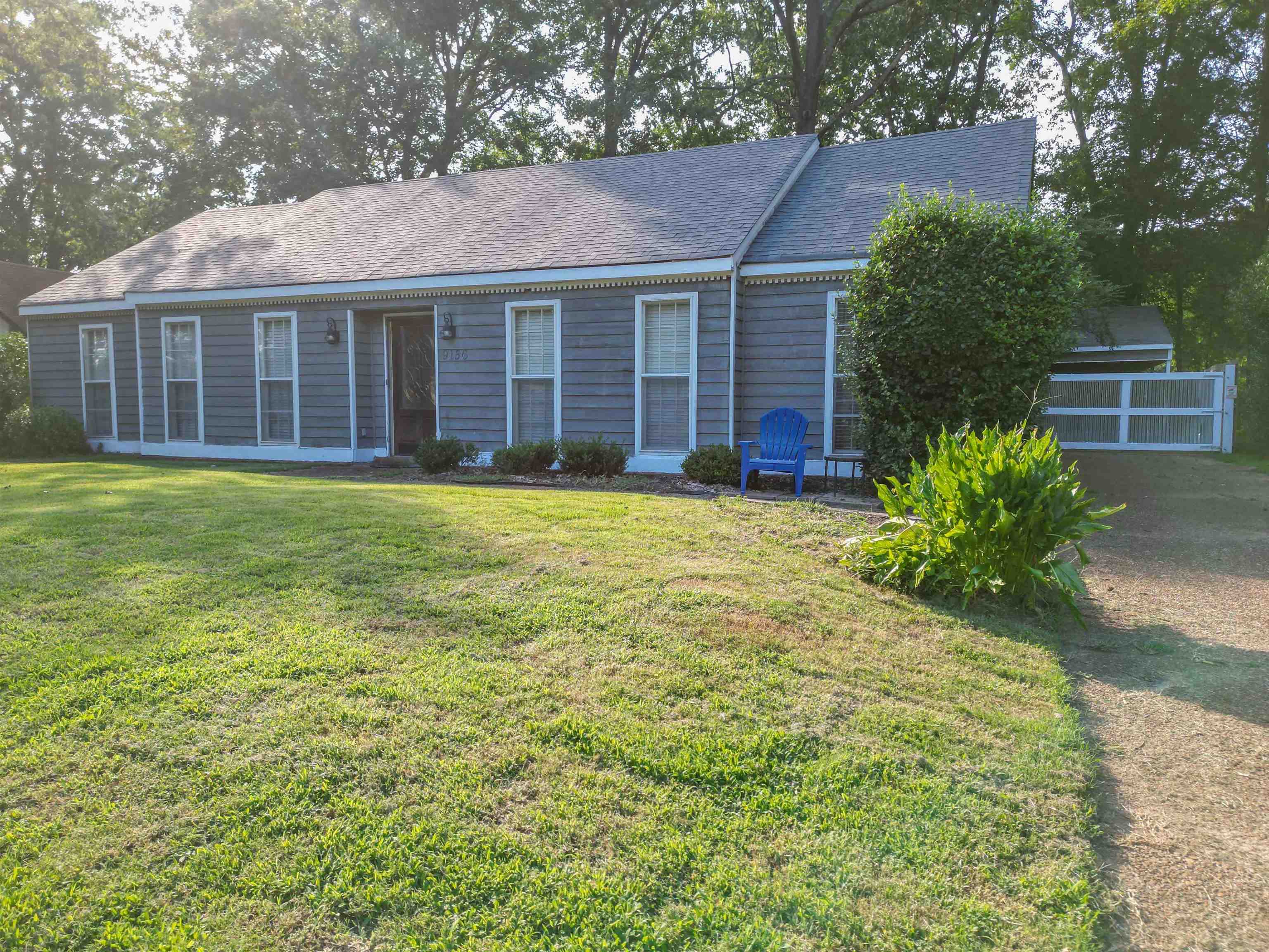 9156 Gainsborough Dr Property Photo 6