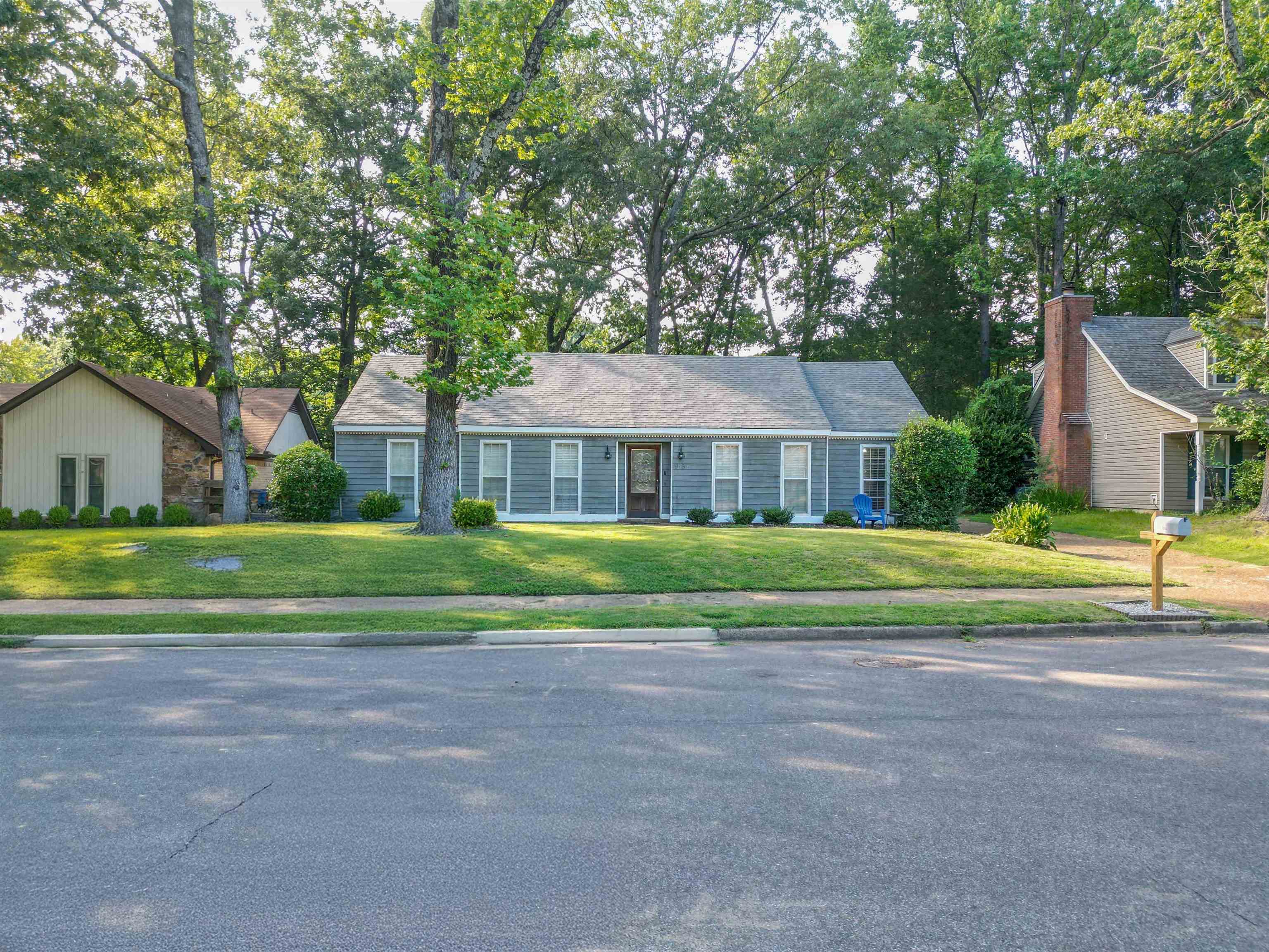 9156 Gainsborough Dr Property Photo 8
