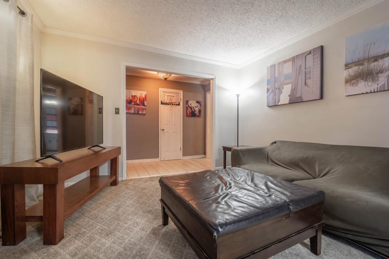 9156 Gainsborough Dr Property Photo 13