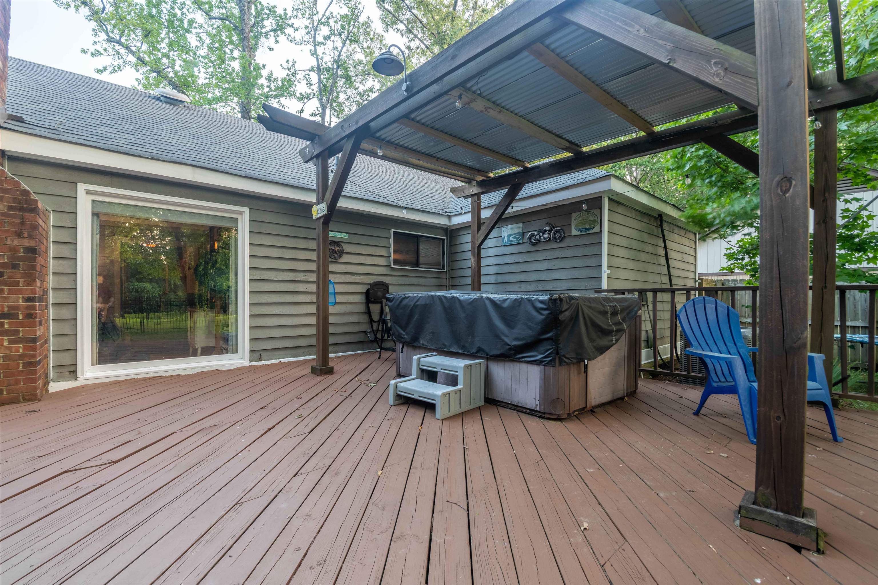 9156 Gainsborough Dr Property Photo 28