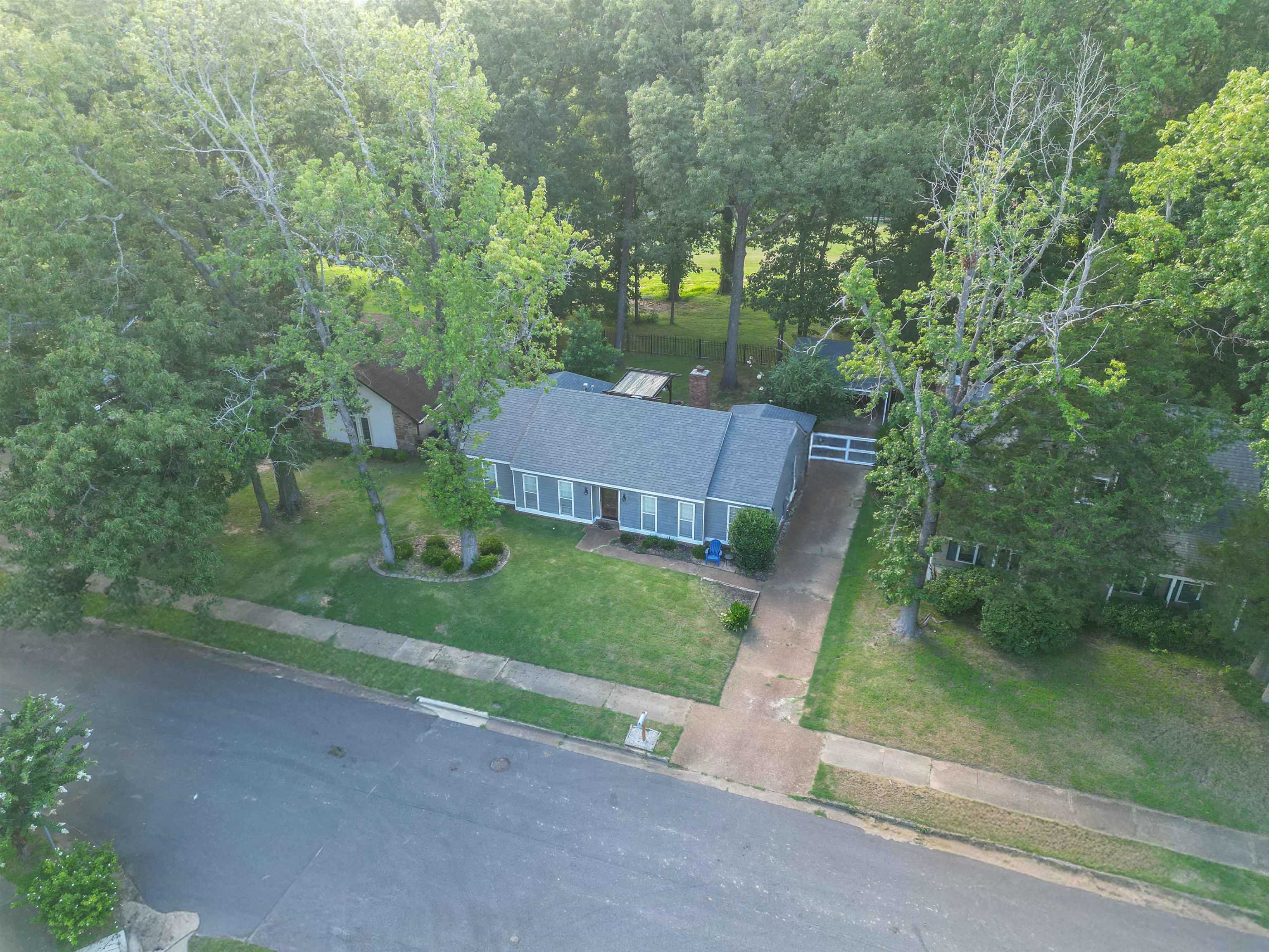 9156 Gainsborough Dr Property Photo 32