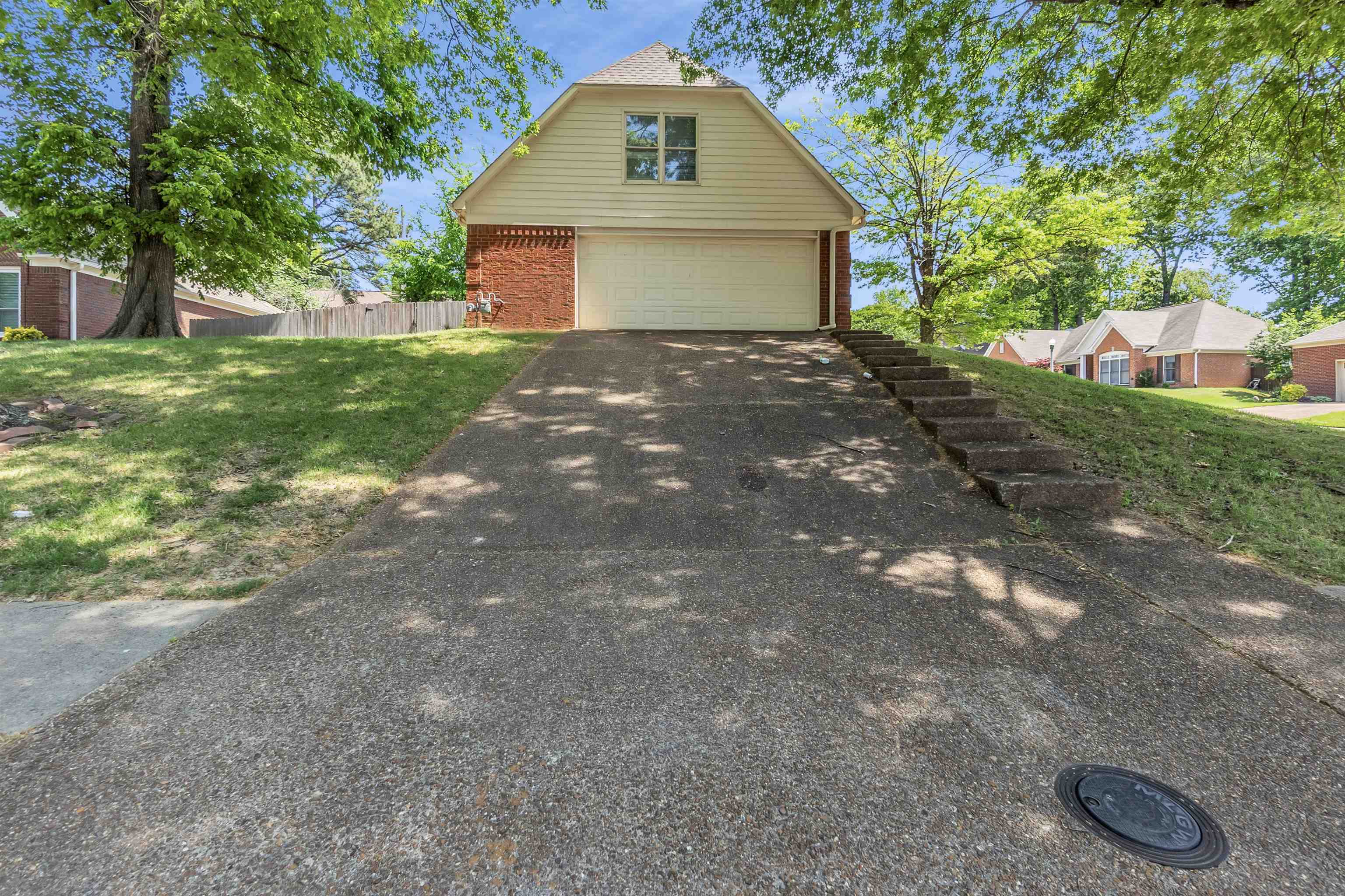 8596 Meadow Green Dr Property Photo 3