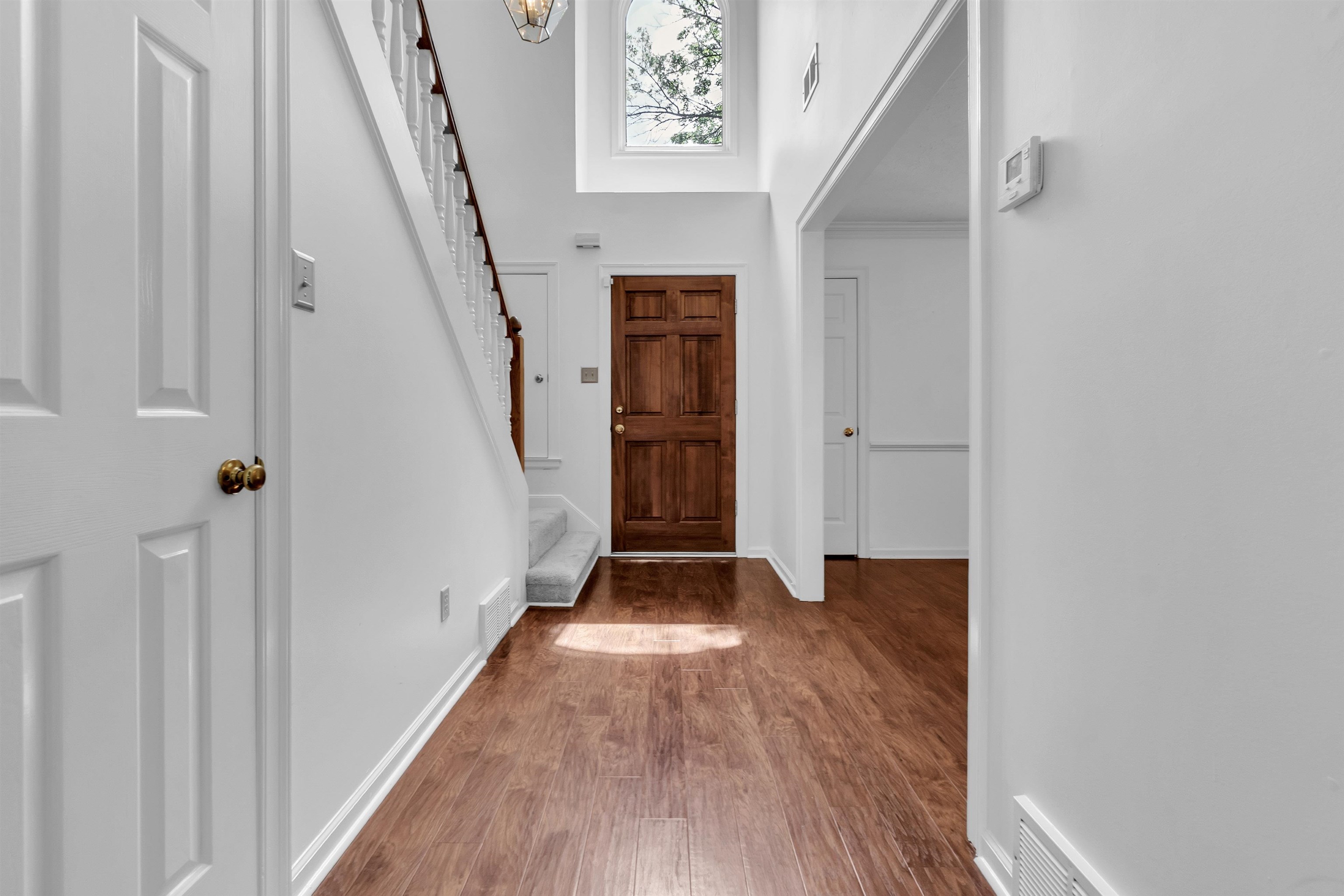 8596 Meadow Green Dr Property Photo 4
