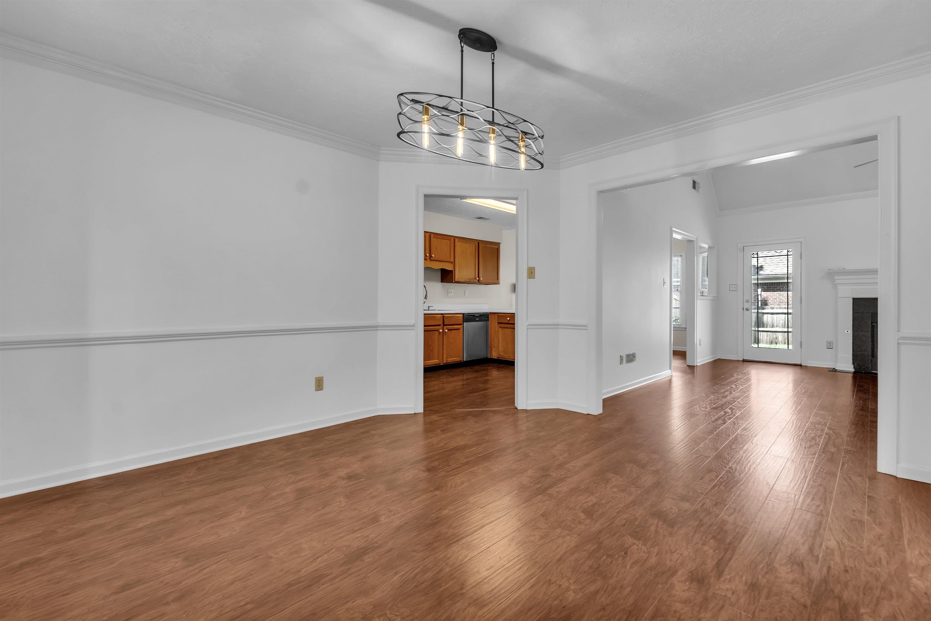 8596 Meadow Green Dr Property Photo 5