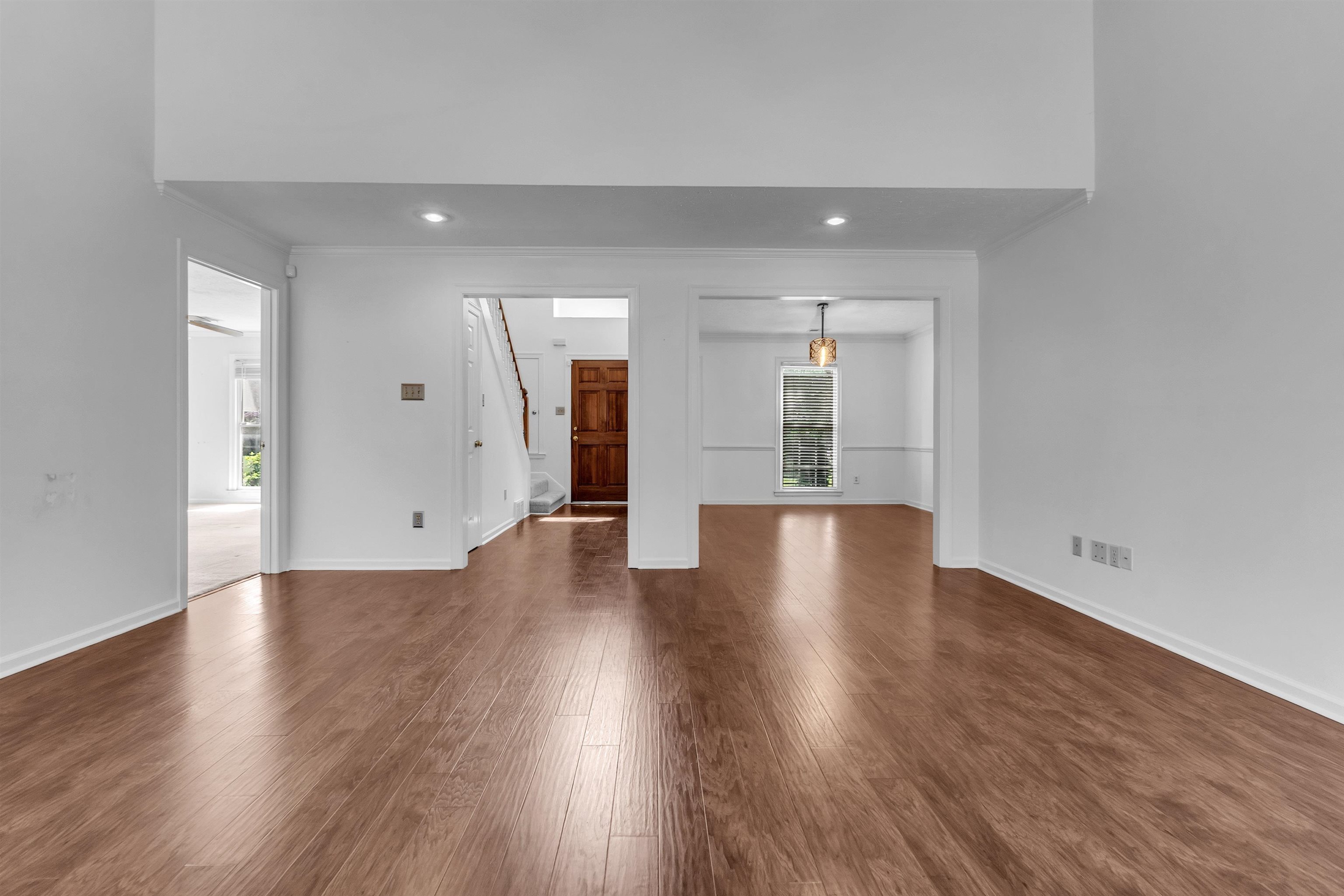 8596 Meadow Green Dr Property Photo 6