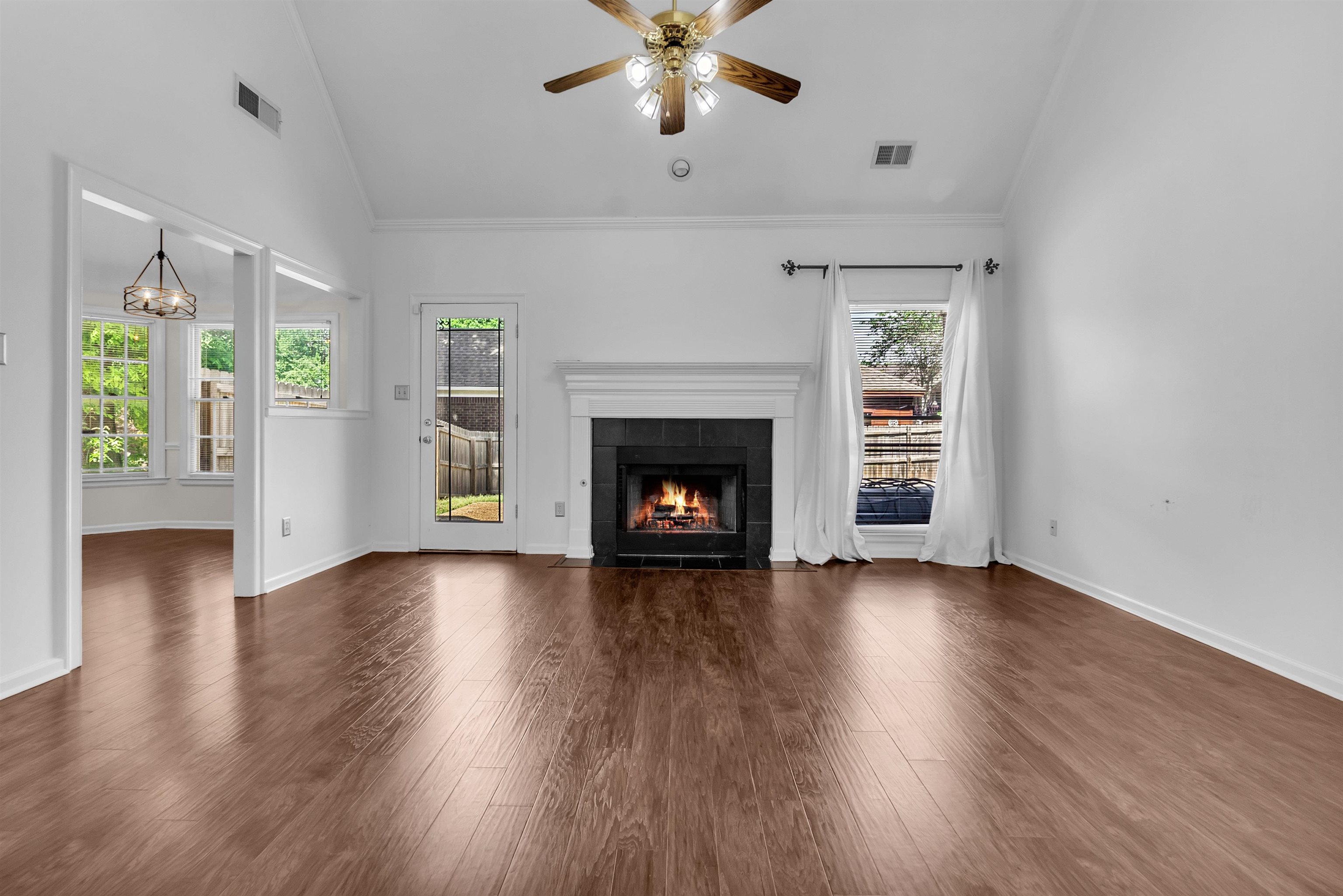 8596 Meadow Green Dr Property Photo 7