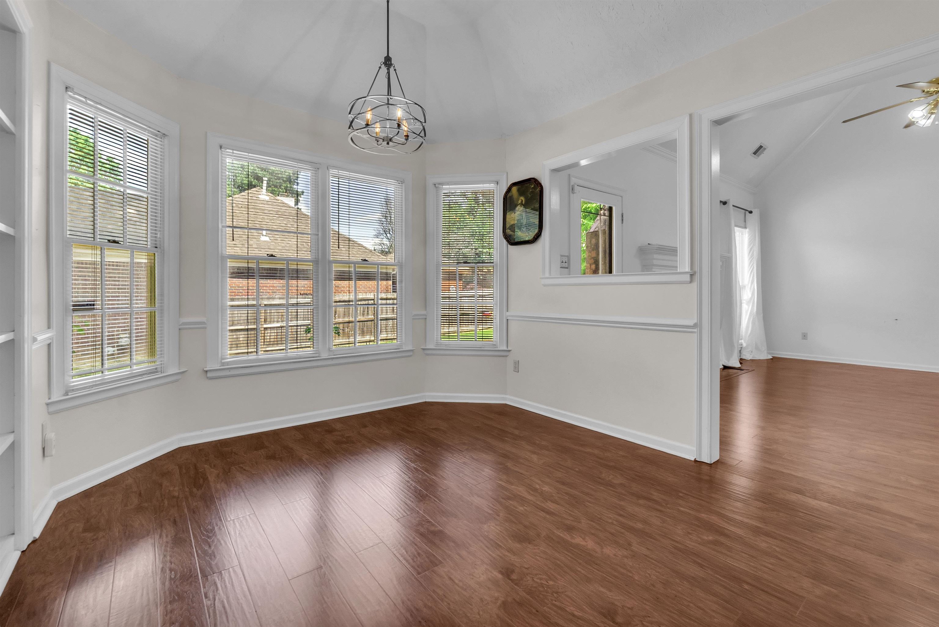 8596 Meadow Green Dr Property Photo 9