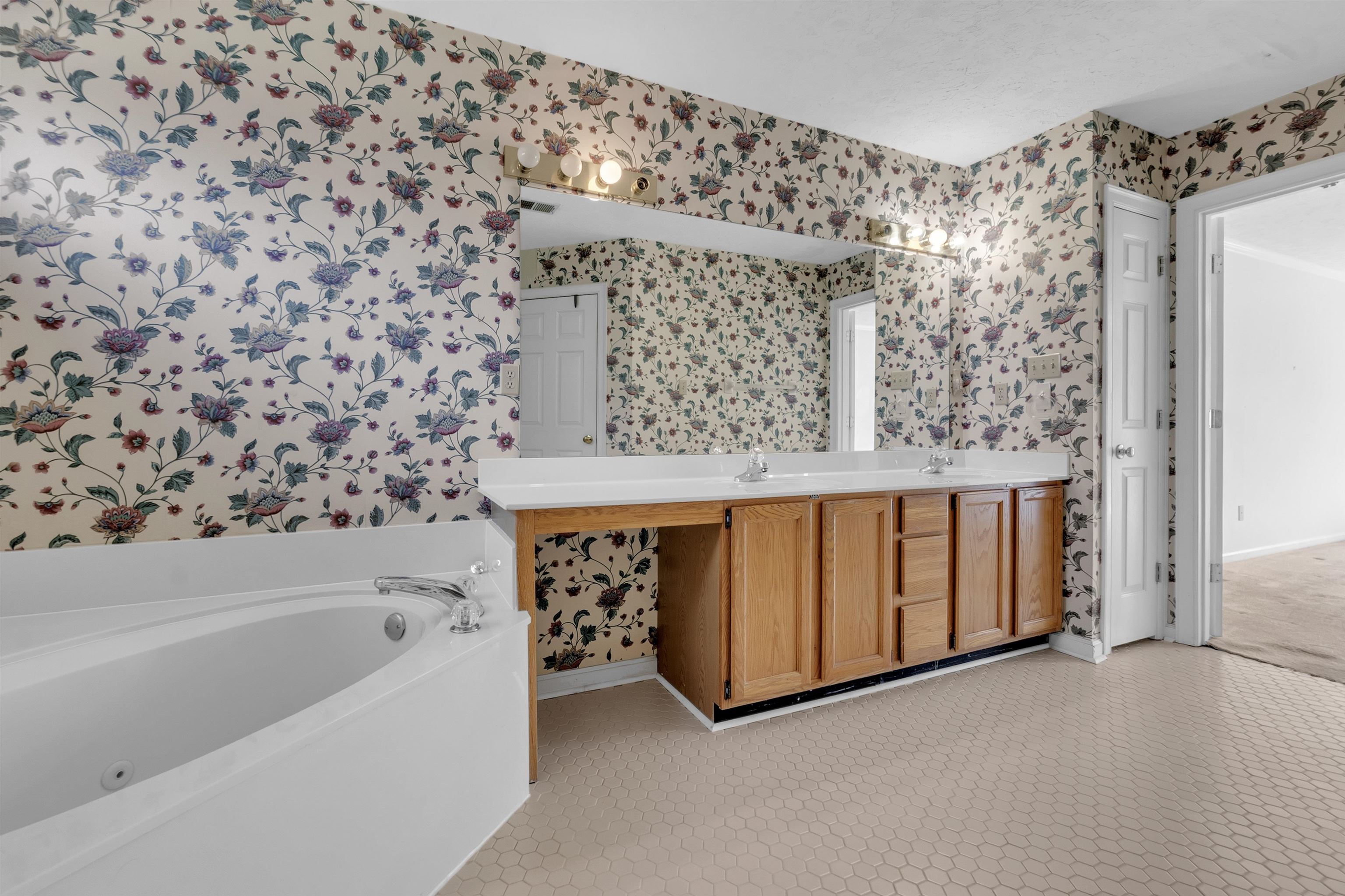 8596 Meadow Green Dr Property Photo 18