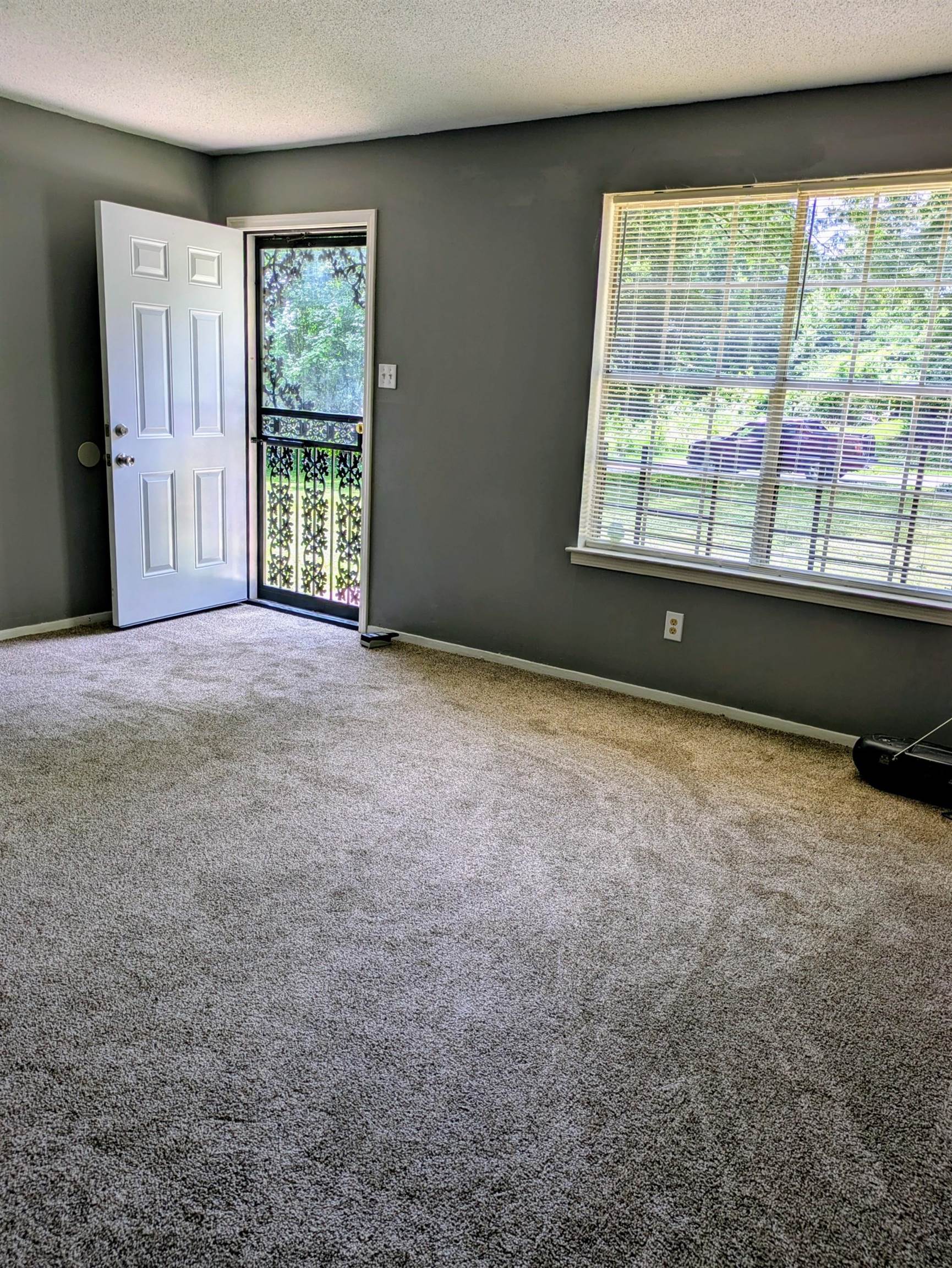 1822 Cedarhurst Ave Property Photo 2