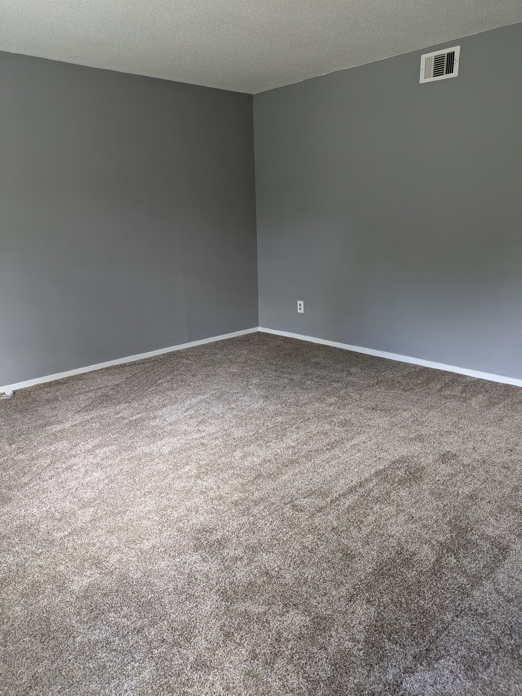 1822 Cedarhurst Ave Property Photo 3