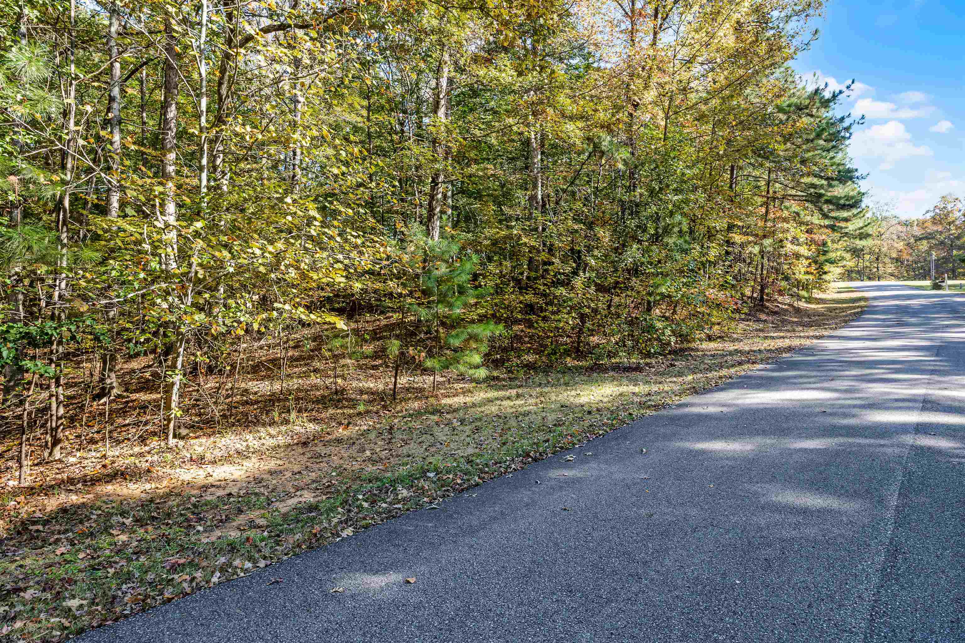 396,397,398 Windwood Dr Property Photo 2