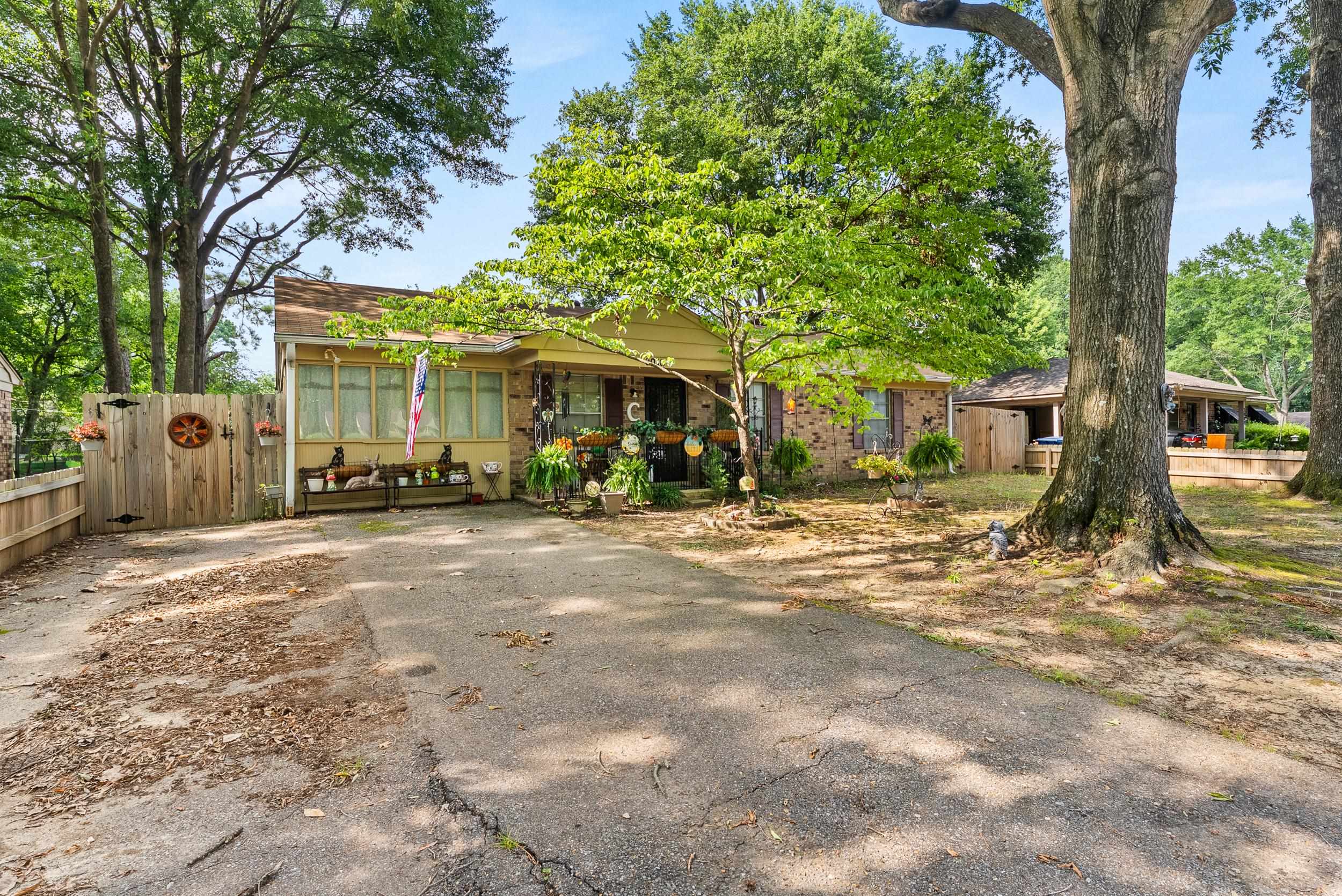 3010 Normandy Dr Property Photo 1