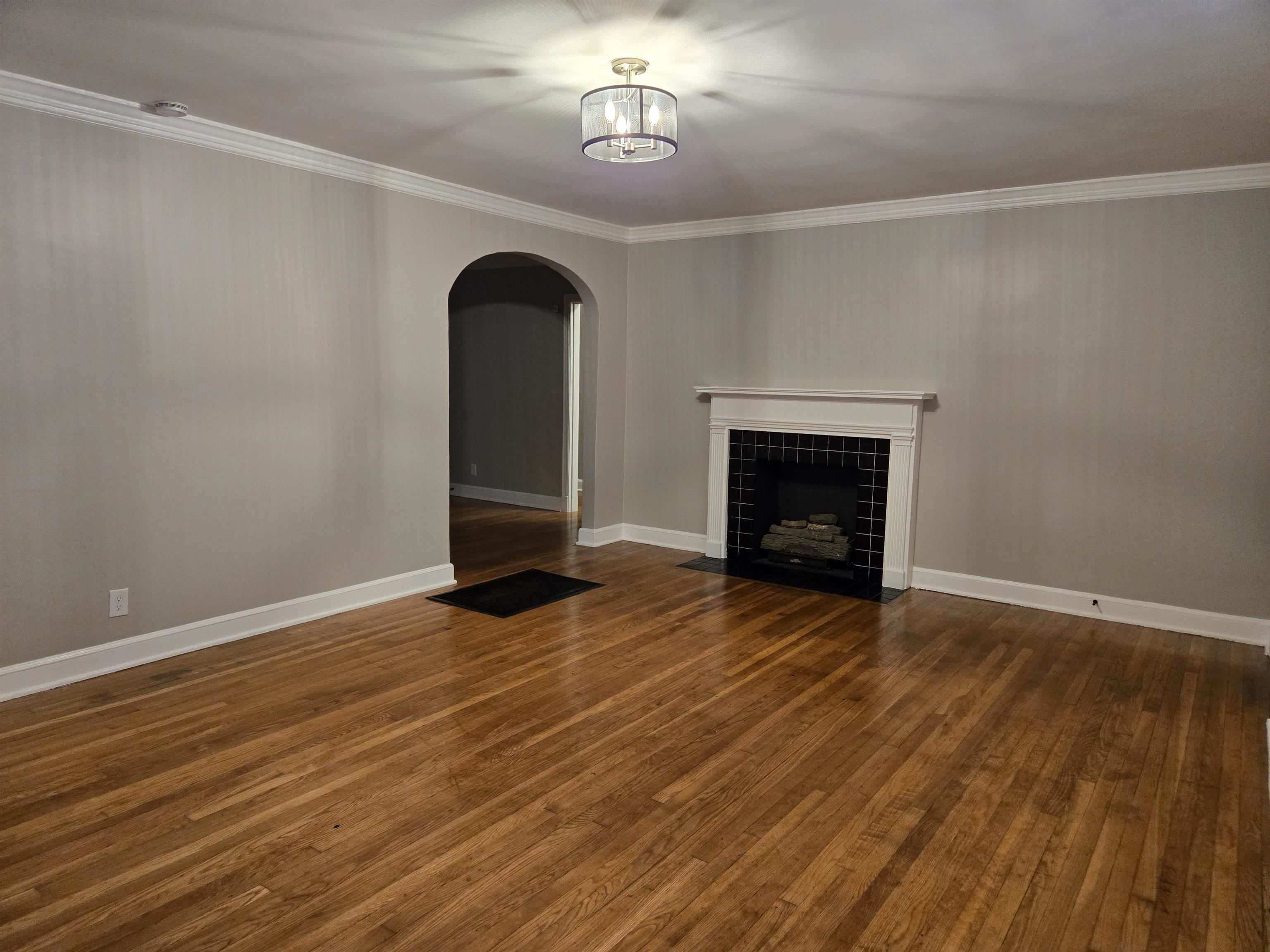 1048 N Avalon St Property Photo 2