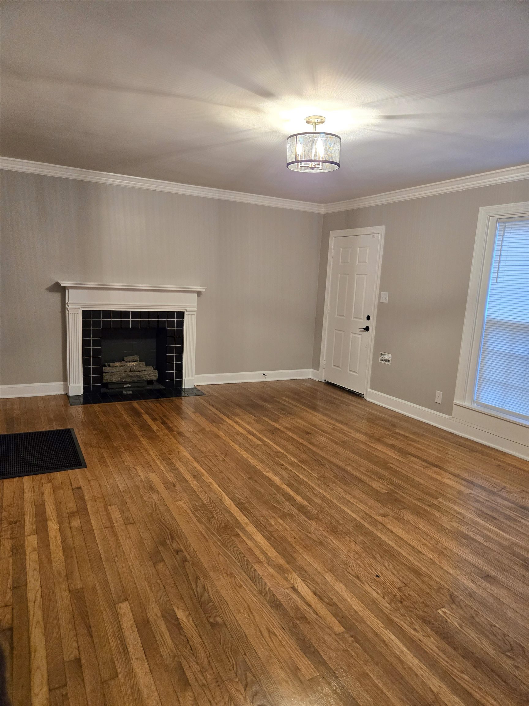 1048 N Avalon St Property Photo 3