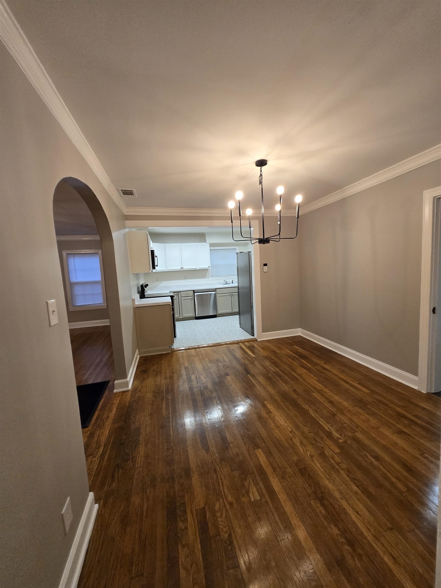 1048 N Avalon St Property Photo 5