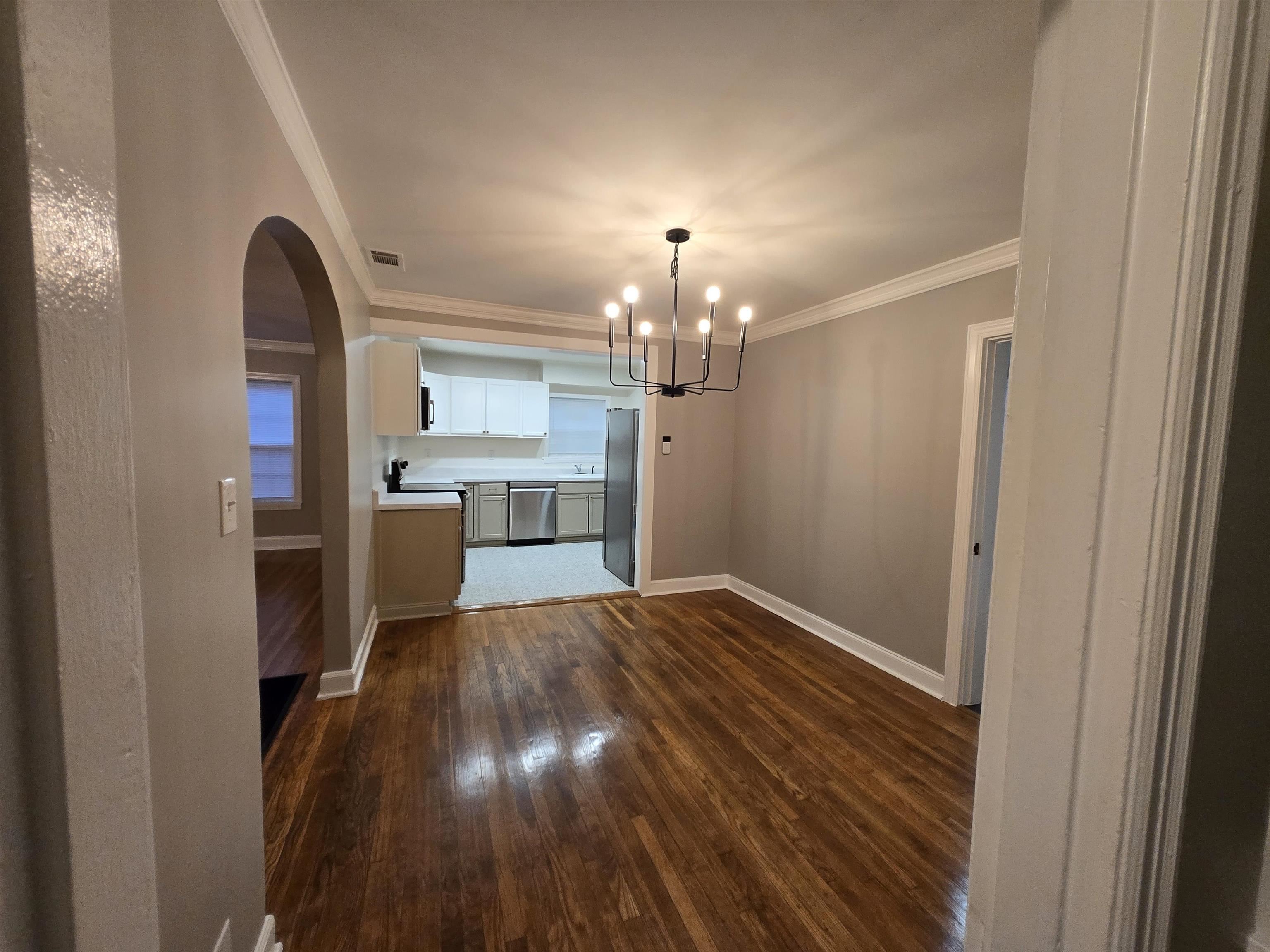 1048 N Avalon St Property Photo 6