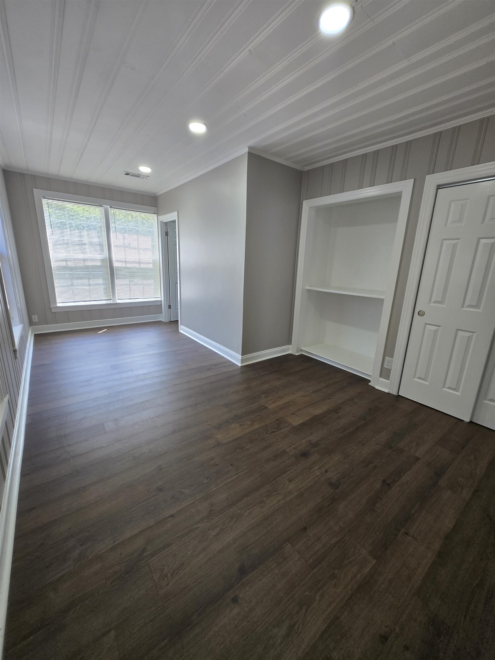 1048 N Avalon St Property Photo 8