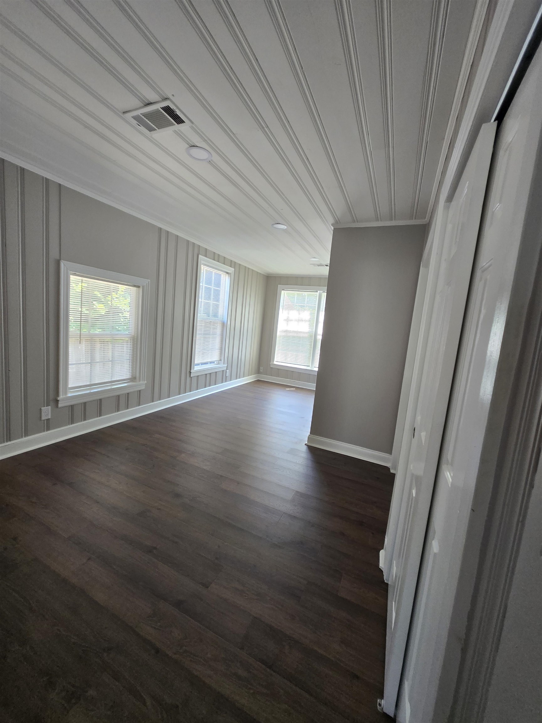 1048 N Avalon St Property Photo 9
