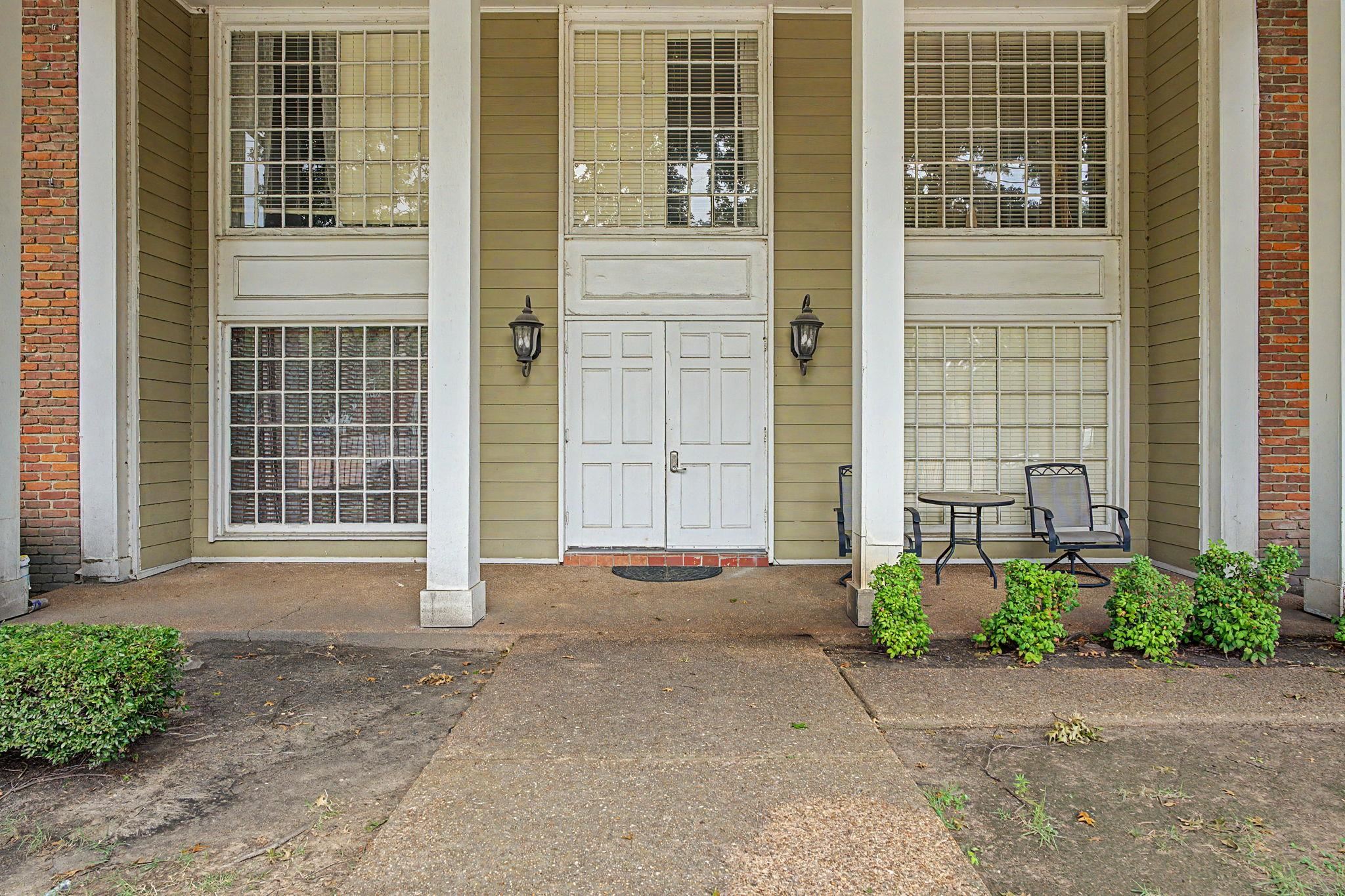 210 S MCLEAN BLVD 8 Property Photo 1