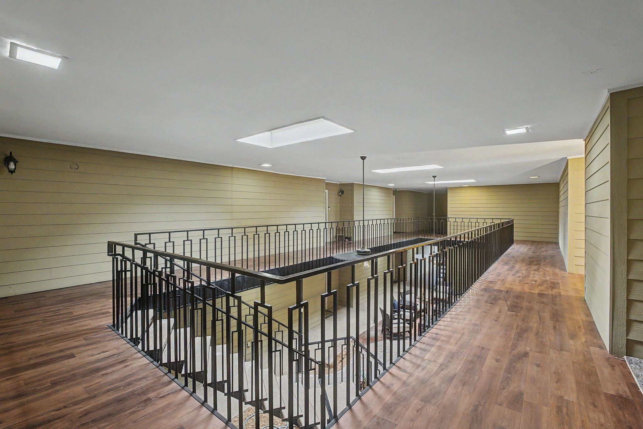 210 S Mclean Blvd 8 Property Photo 4