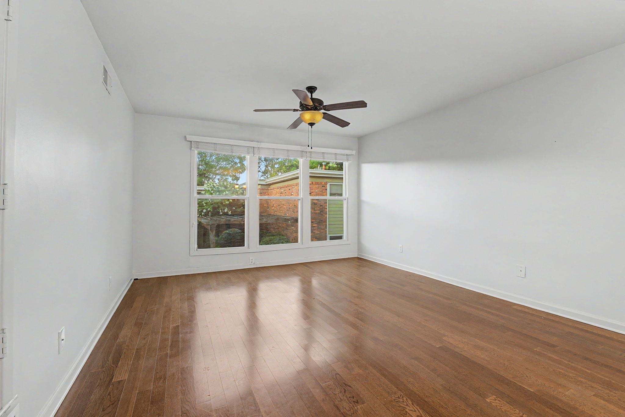 210 S Mclean Blvd 8 Property Photo 8
