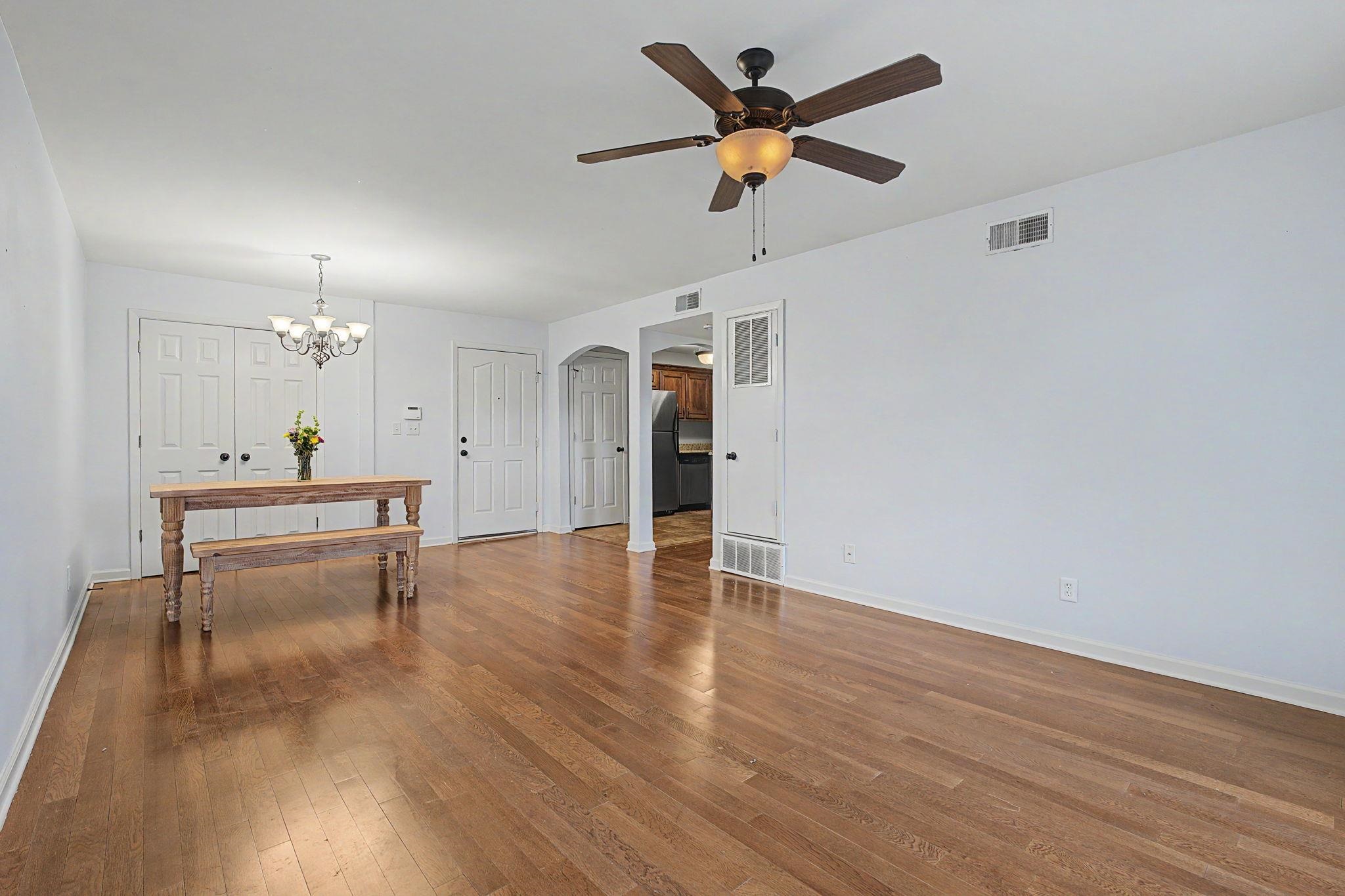 210 S Mclean Blvd 8 Property Photo 10