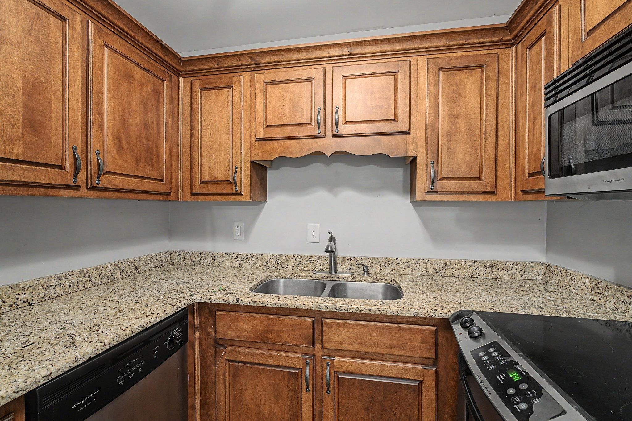 210 S Mclean Blvd 8 Property Photo 15