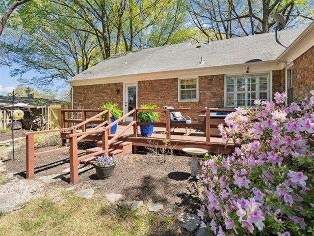 277 Amanda St Property Photo 5