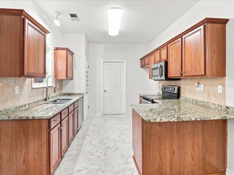 1197 Misty Isle Dr Property Photo 6