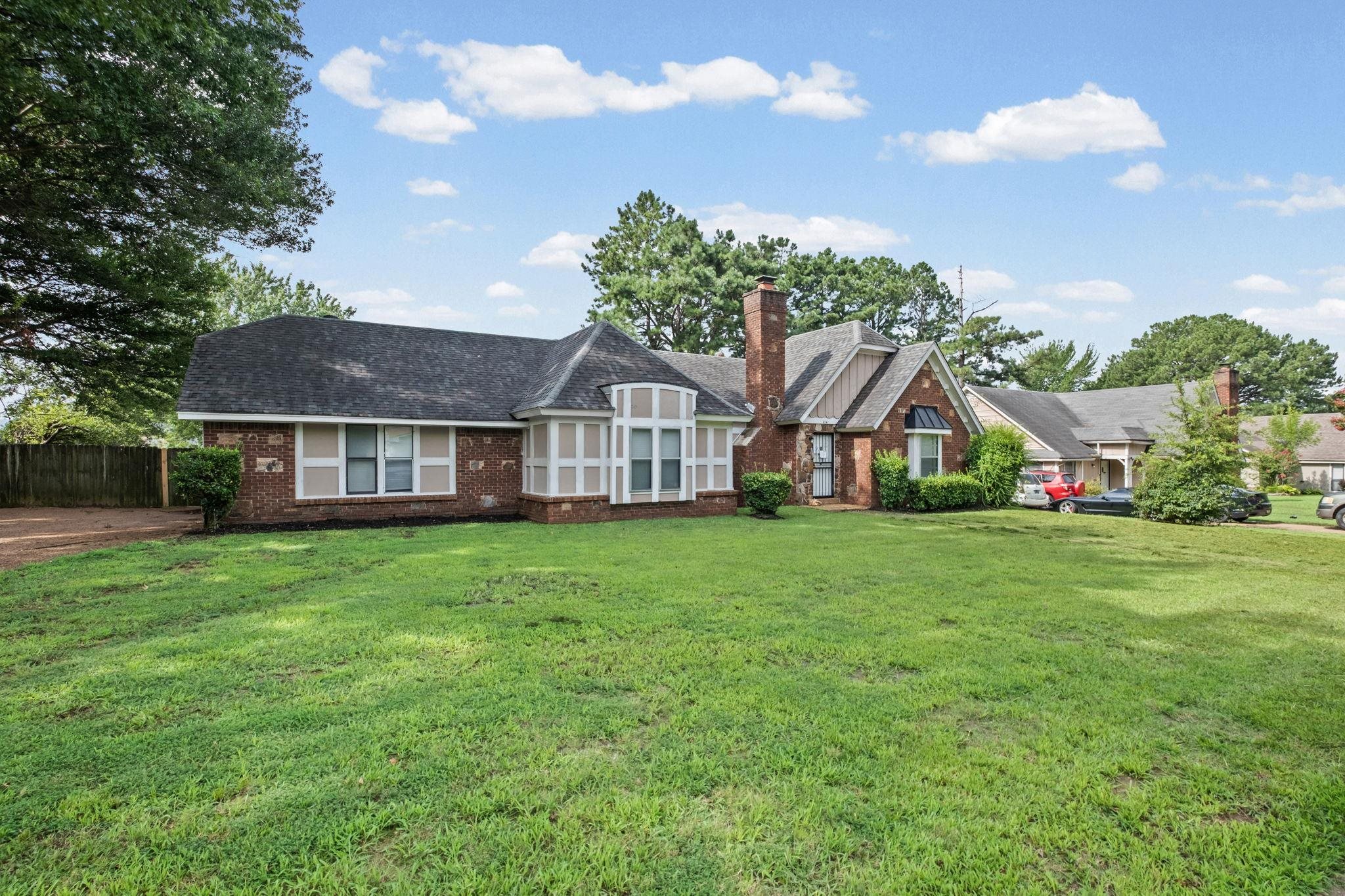 8141 Misty Meadows Ln Property Photo 3