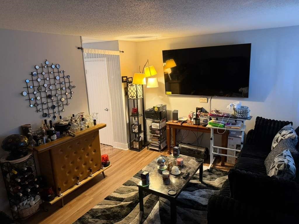 1008 University St Property Photo 4