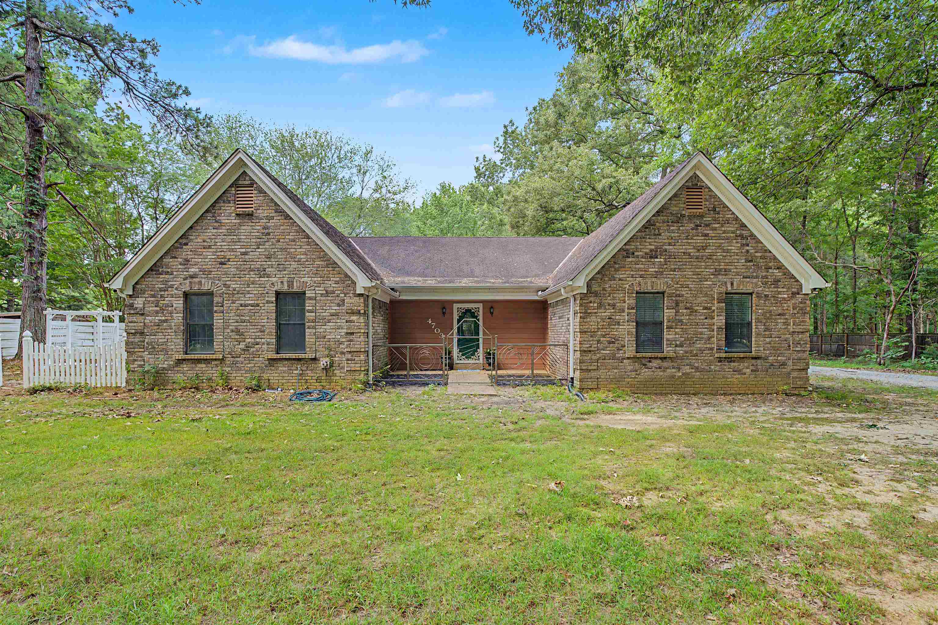 4703 Oak Rd Property Photo 1