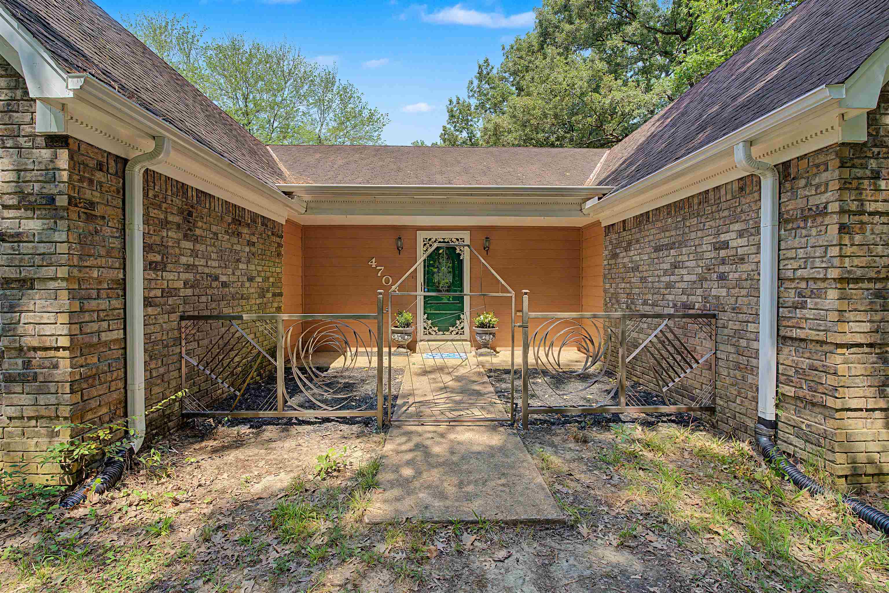 4703 Oak Rd Property Photo 3