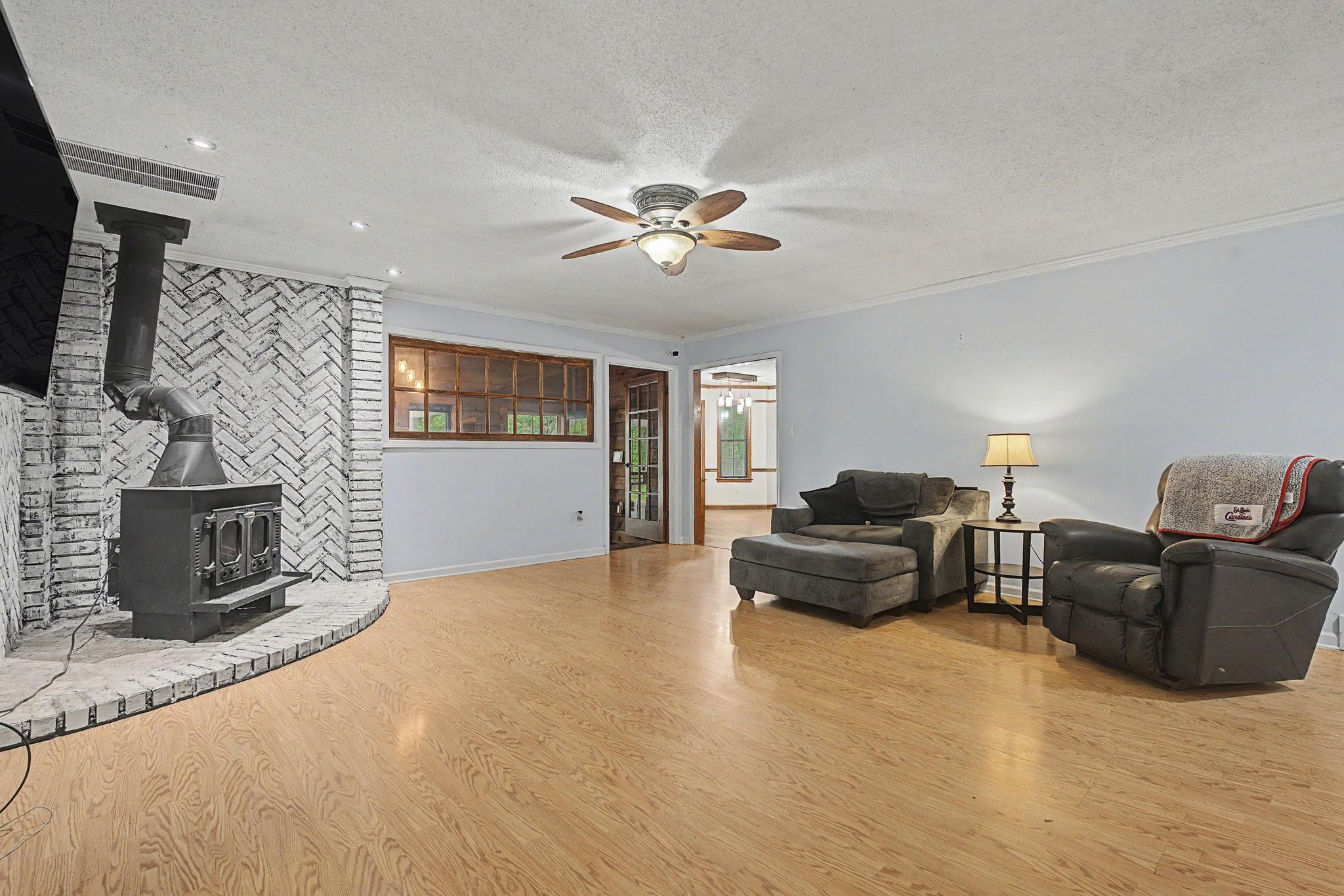 4703 Oak Rd Property Photo 9