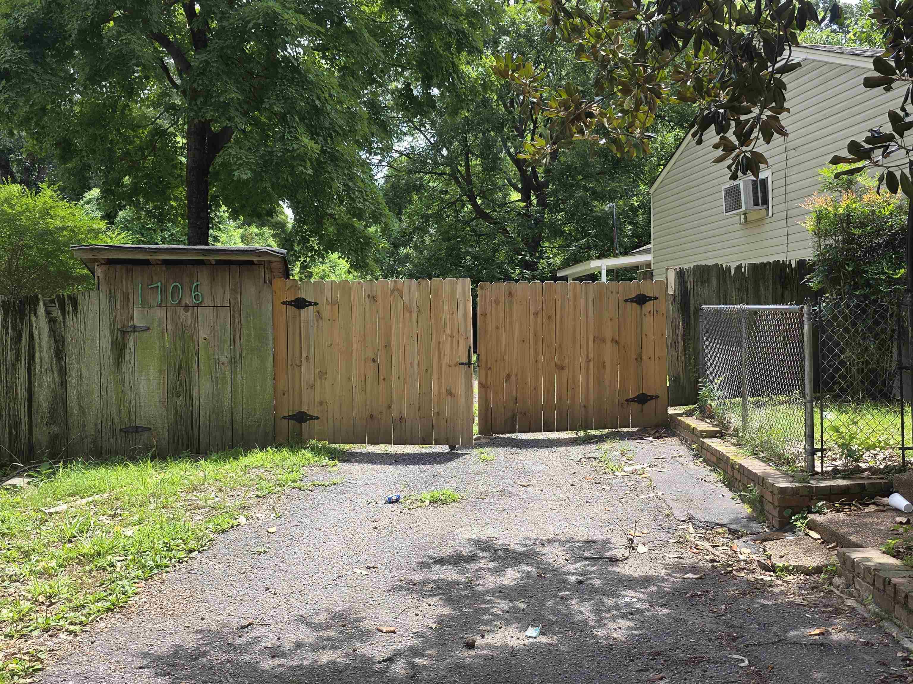 1706 Echles St Property Photo 2