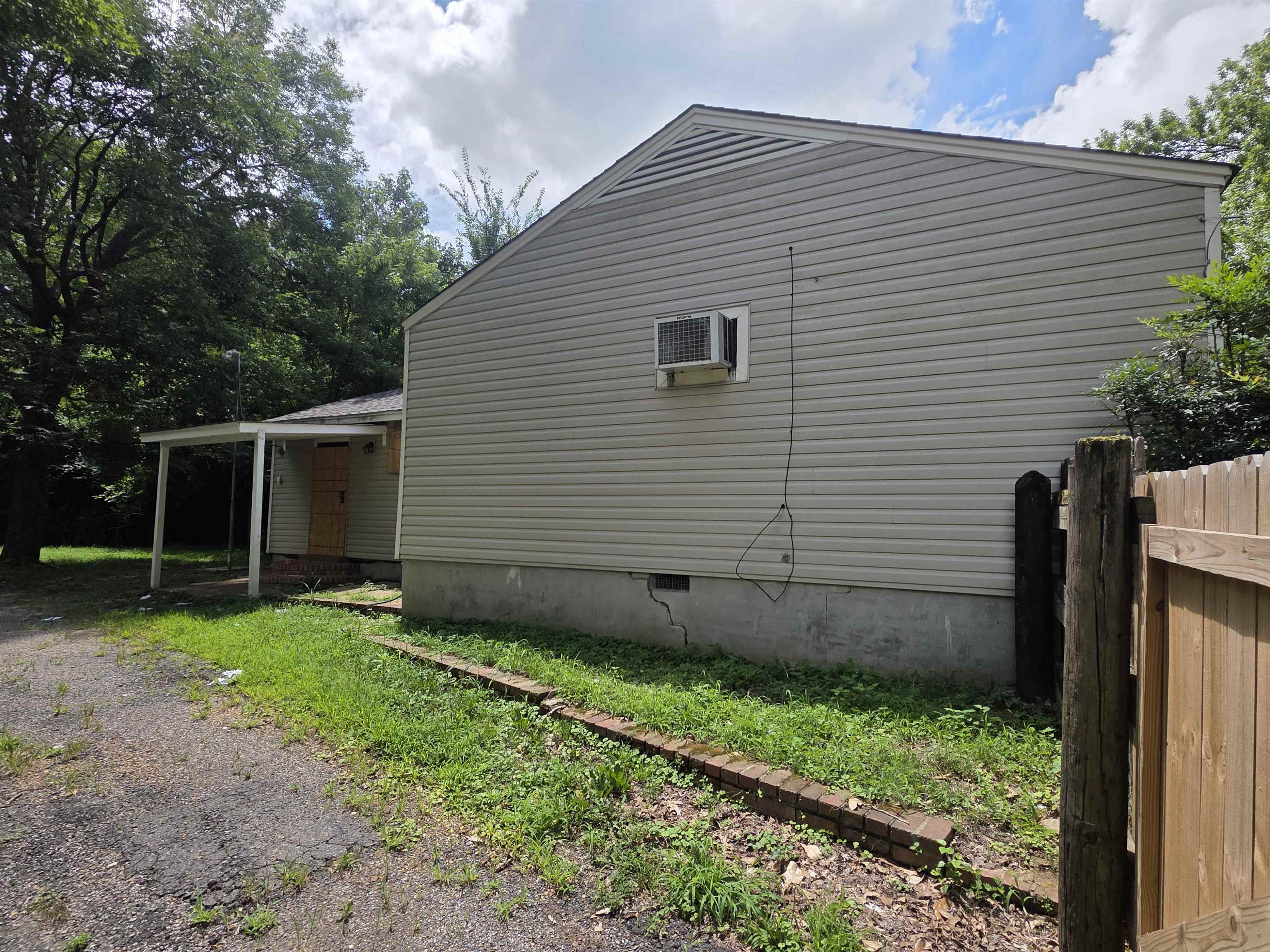 1706 Echles St Property Photo 3