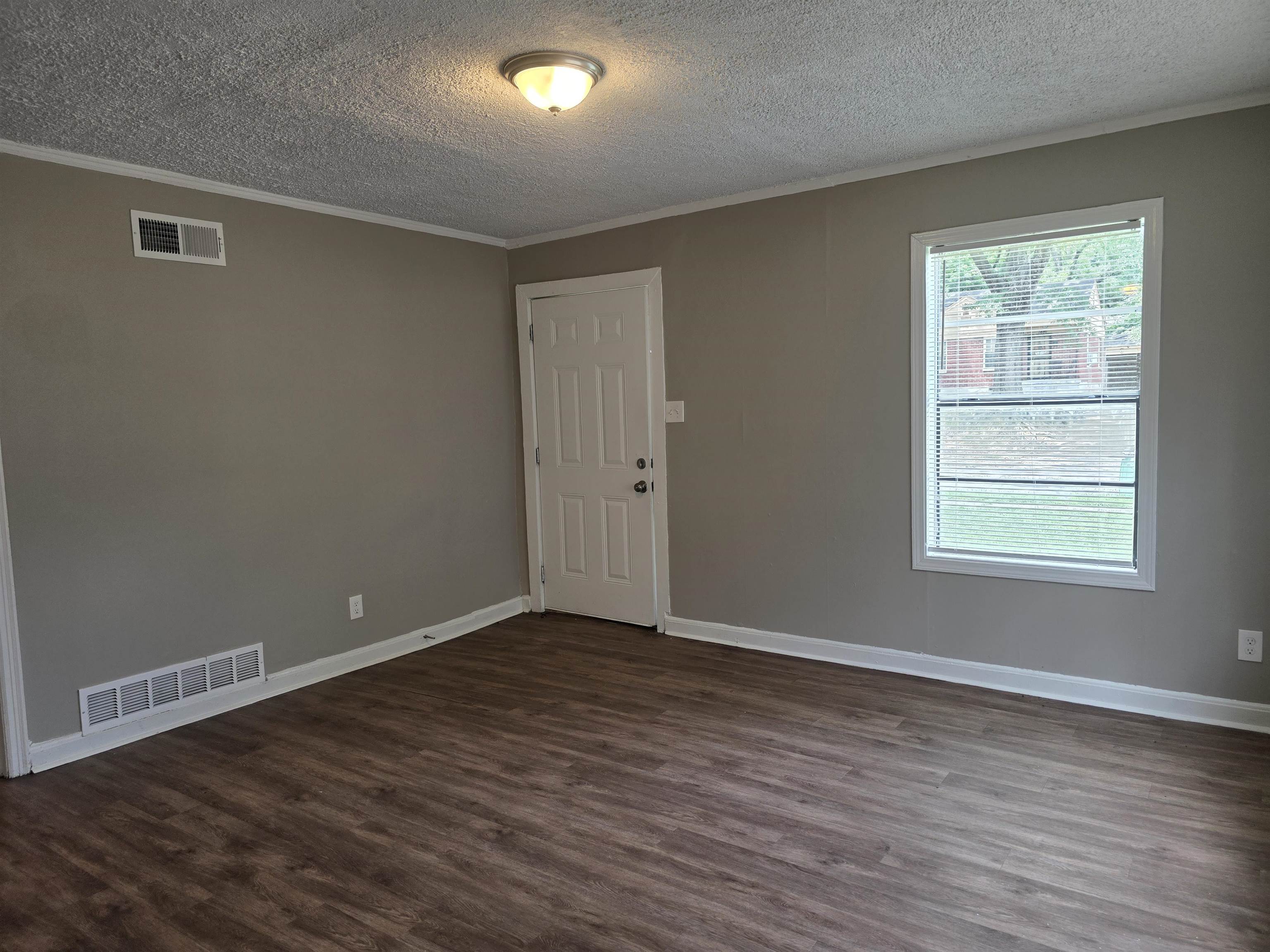 3487 Heckle Ave Property Photo 5