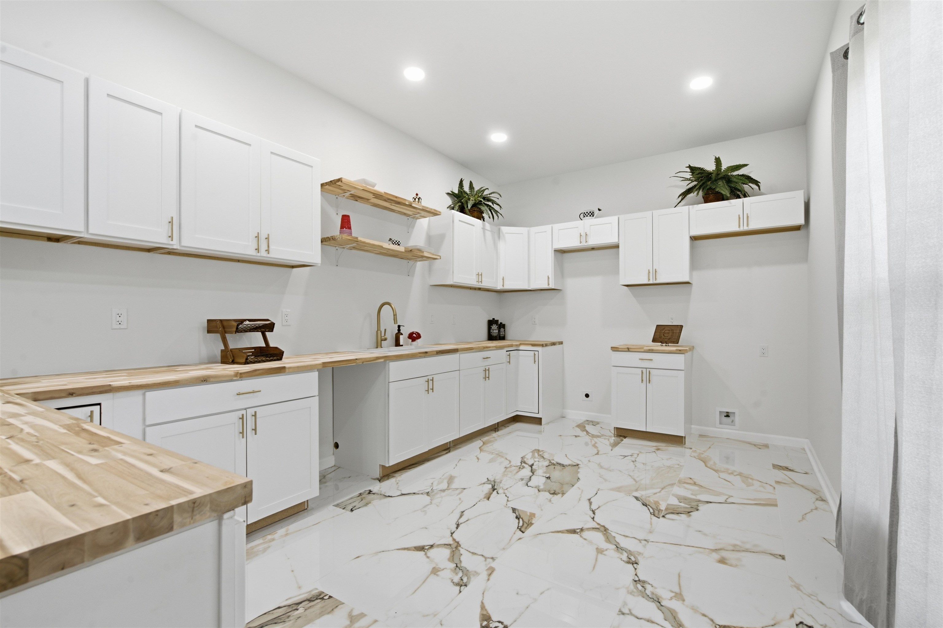 1055 Shaw Pl Property Photo 6