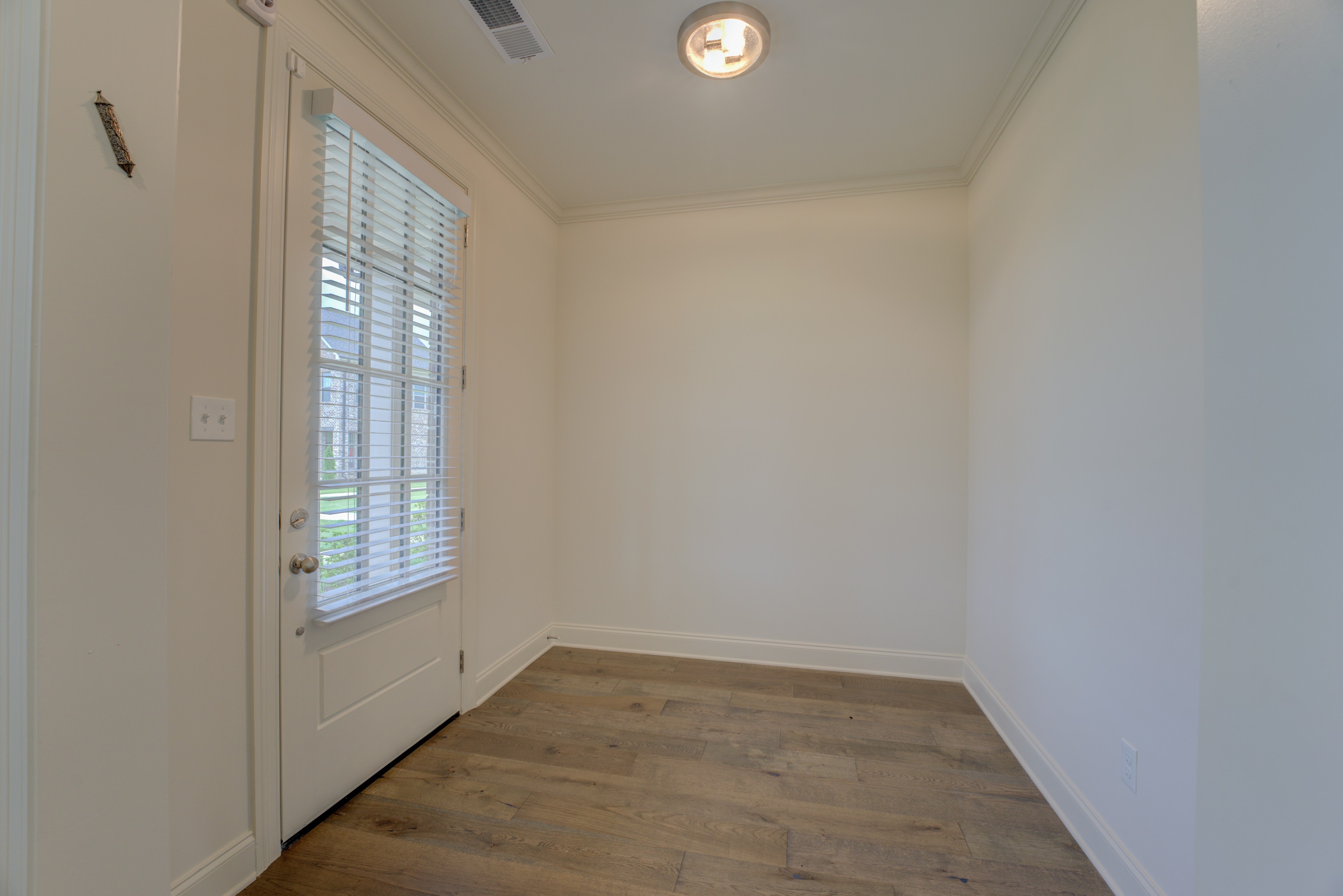 909 Ufton Aly Property Photo 15