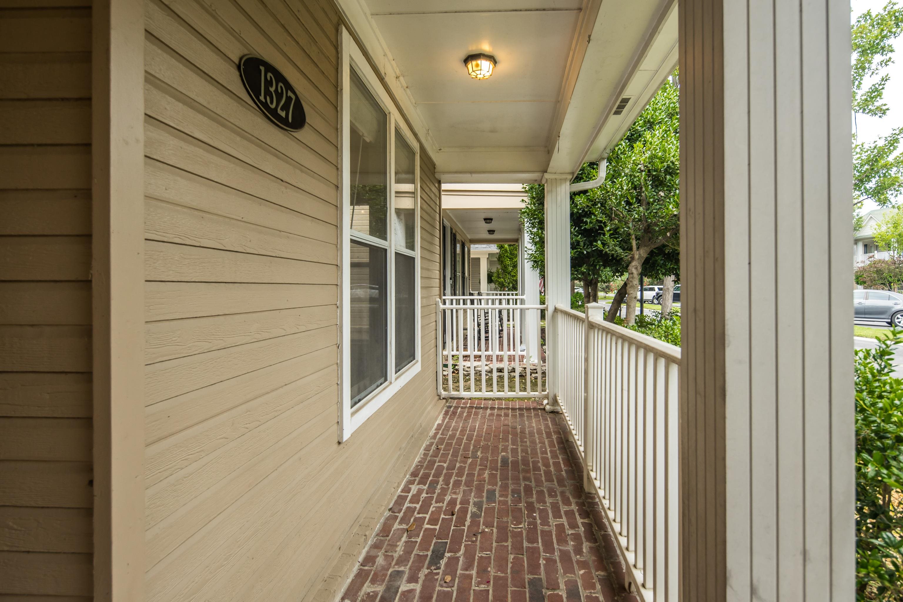 1327 Harbor Park Dr Property Photo 5