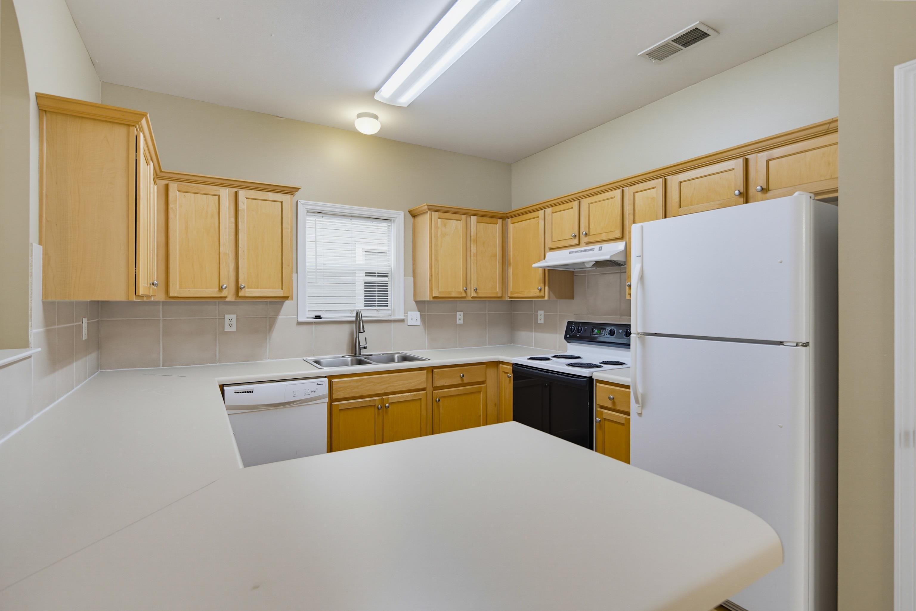 1327 Harbor Park Dr Property Photo 10