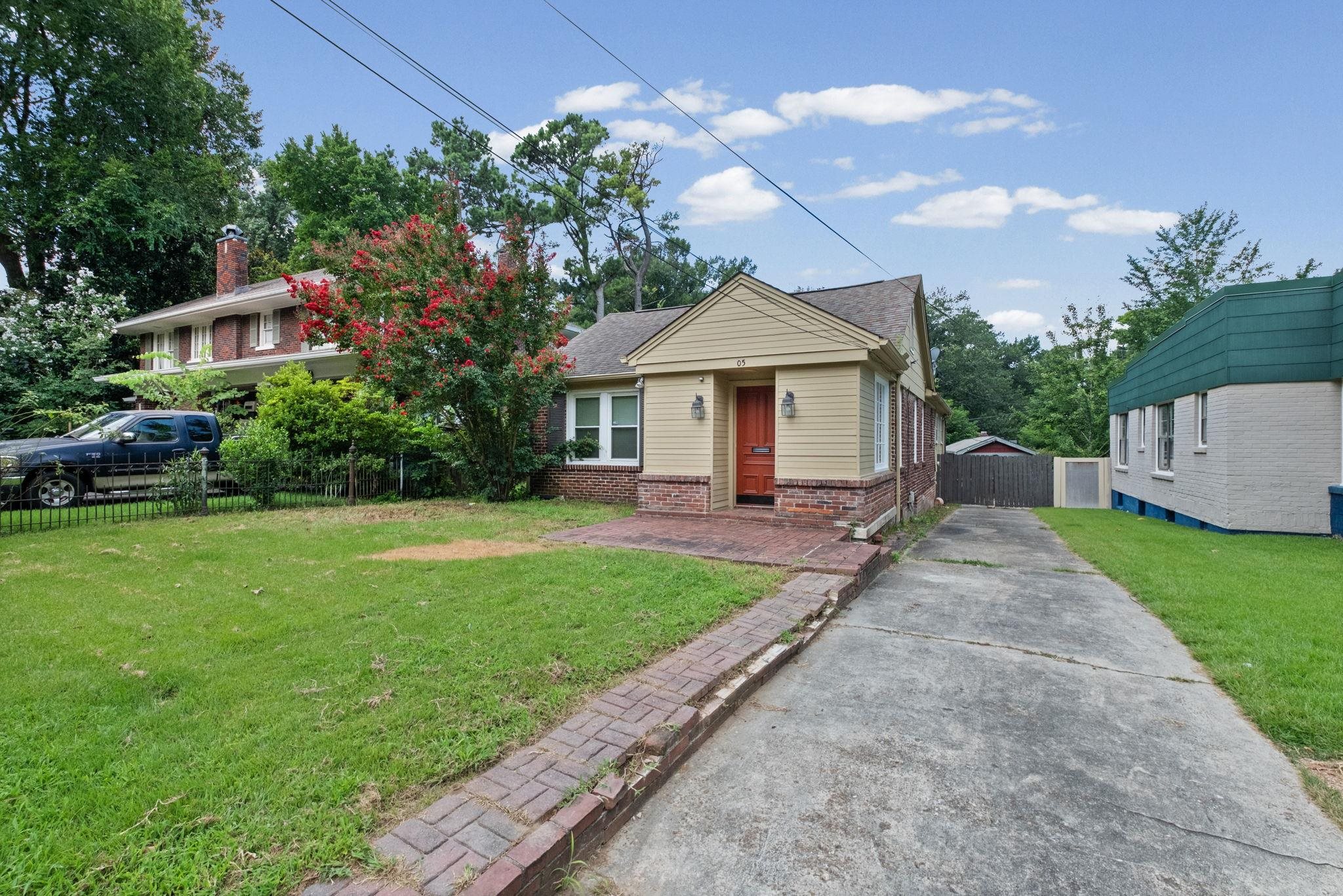 405 Haynes St Property Photo 2